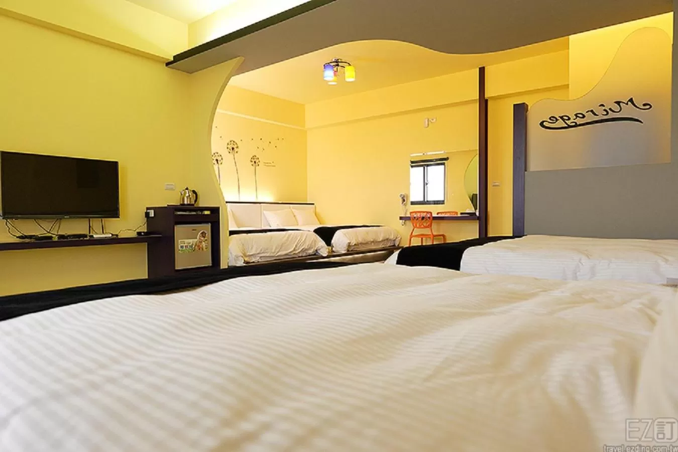 Photo of the whole room, Bed in Mirage