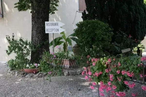 Facade/entrance, Property Building in Country Hotel Le Querce