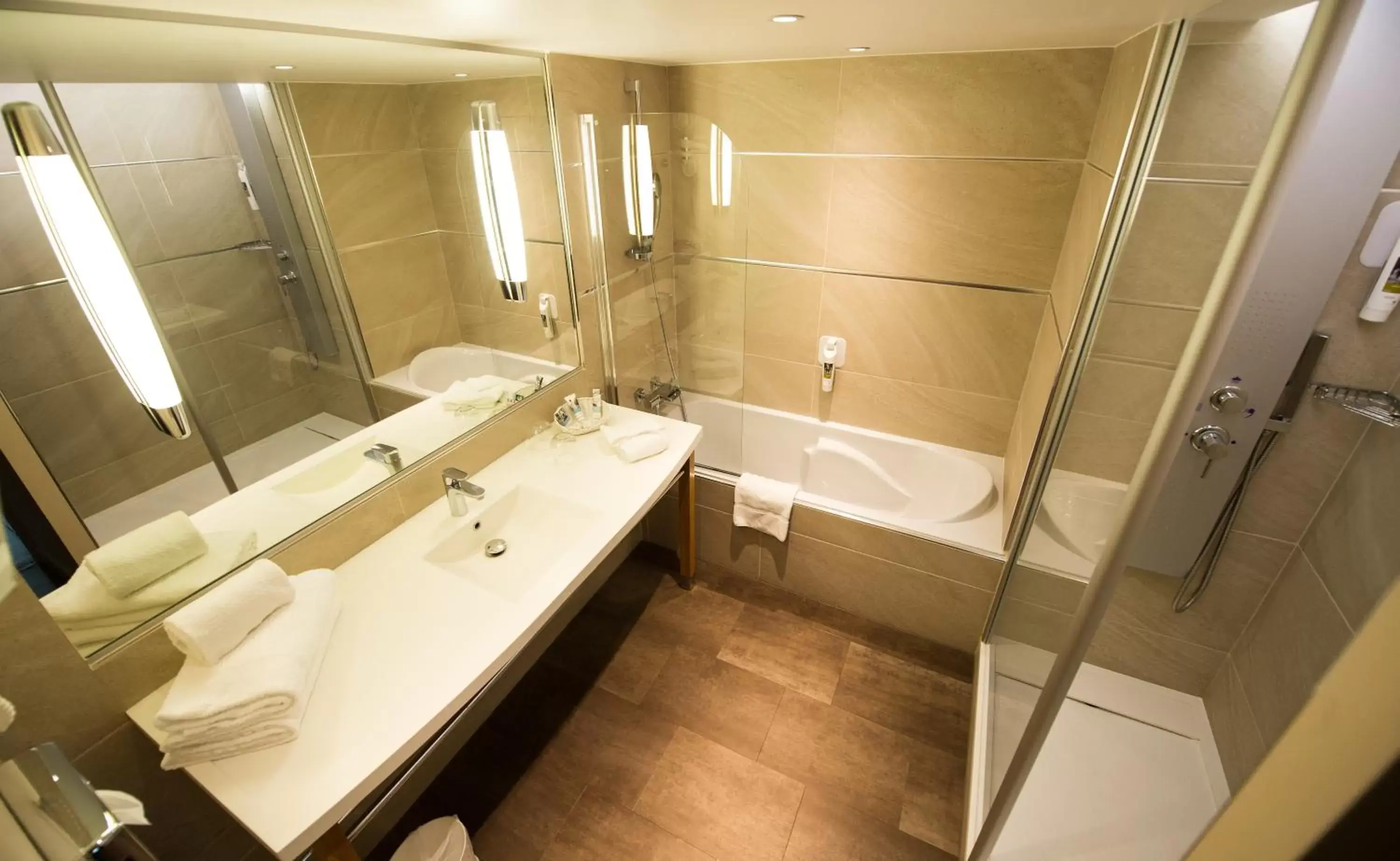 Shower, Bathroom in Mercure Beaune Centre