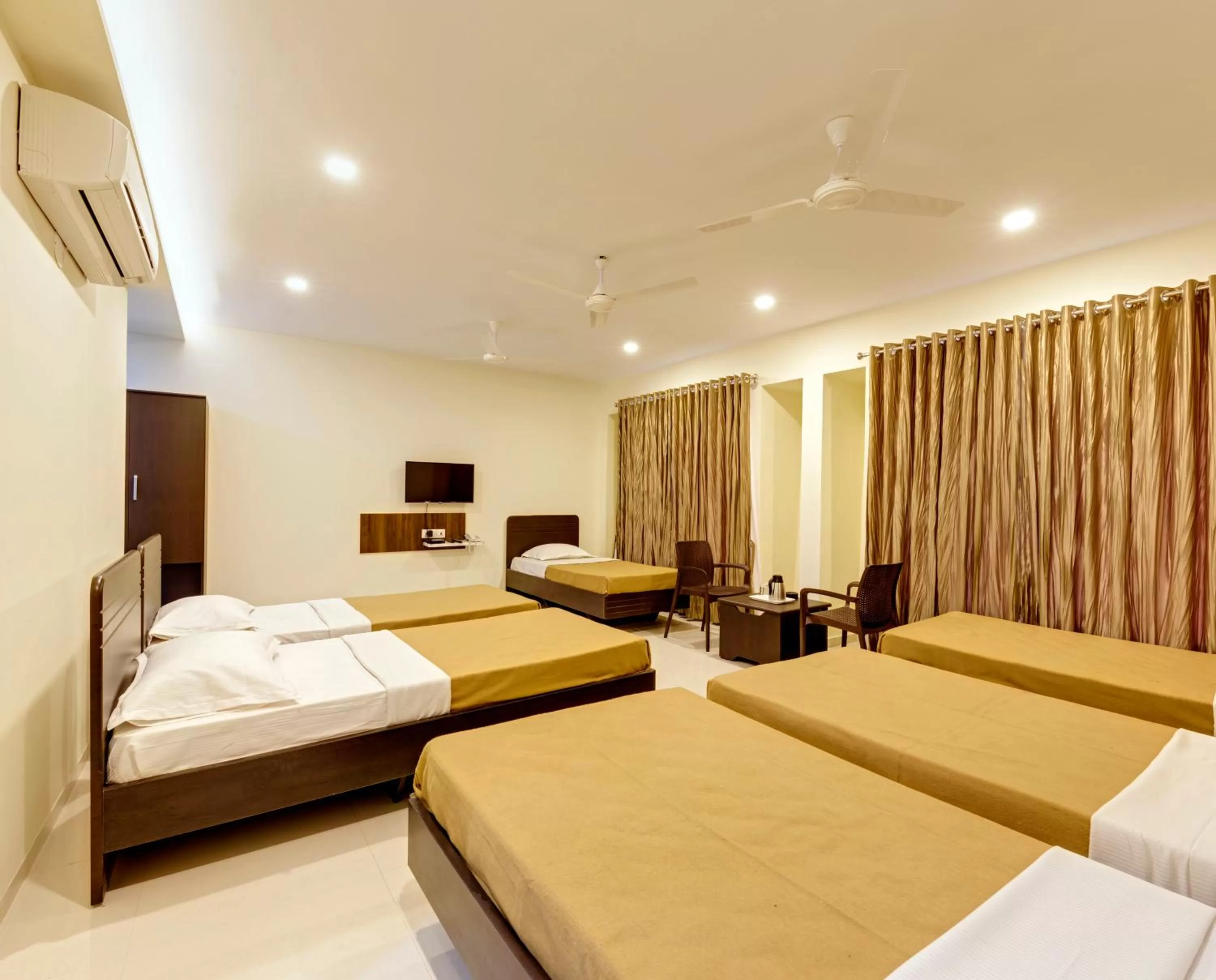 Bedroom, Bed in Hotel Galaxy Inn Kolhapur