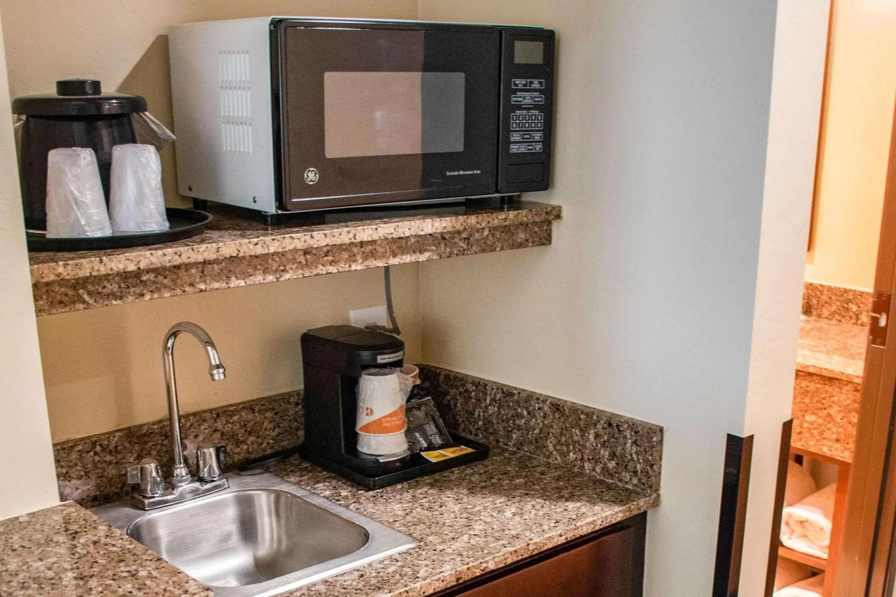 Photo of the whole room, Kitchen/Kitchenette in Comfort Suites Ogden Conference Center