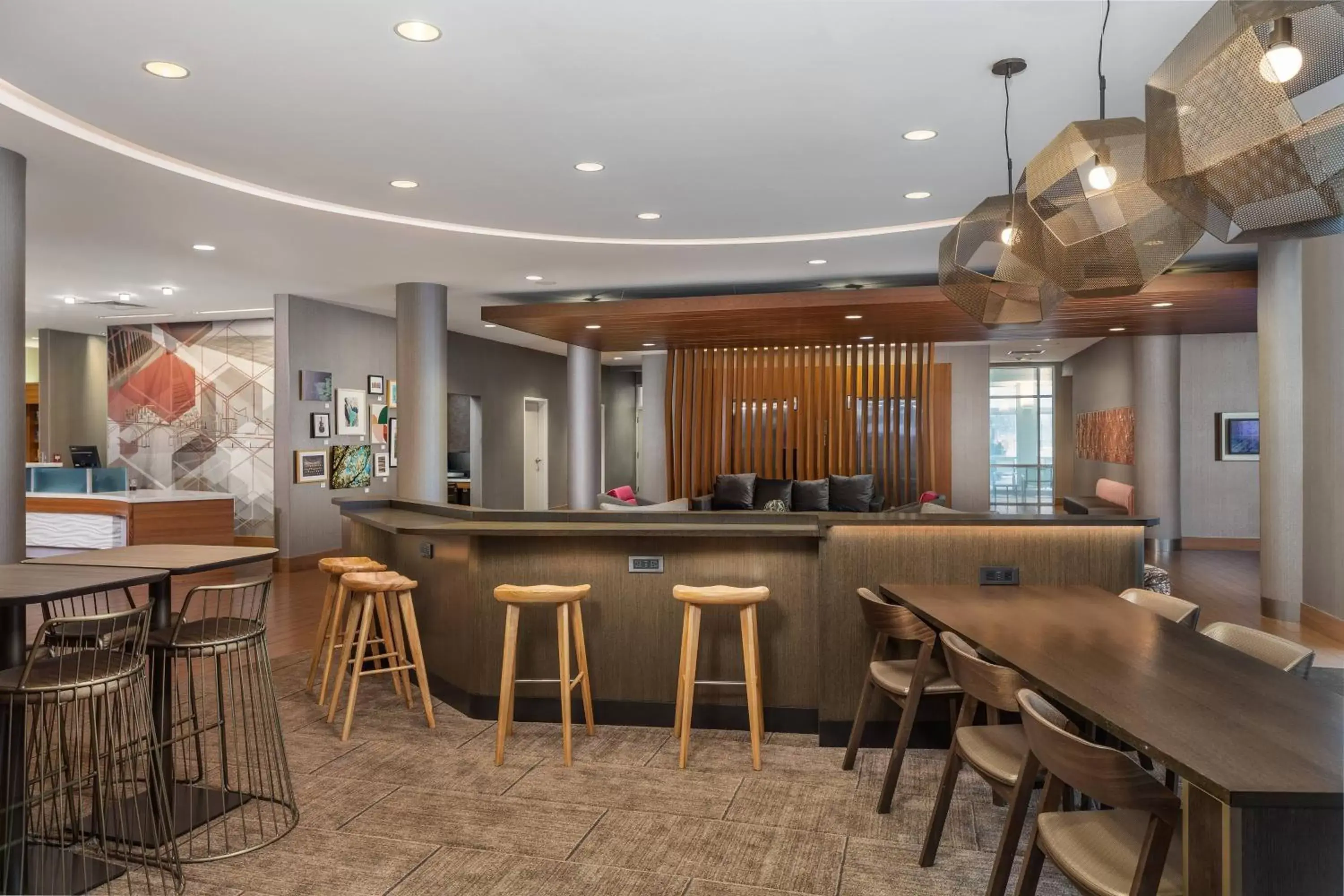 Lobby or reception, Lounge/Bar in SpringHill Suites by Marriott Downtown Chattanooga/Cameron Harbor