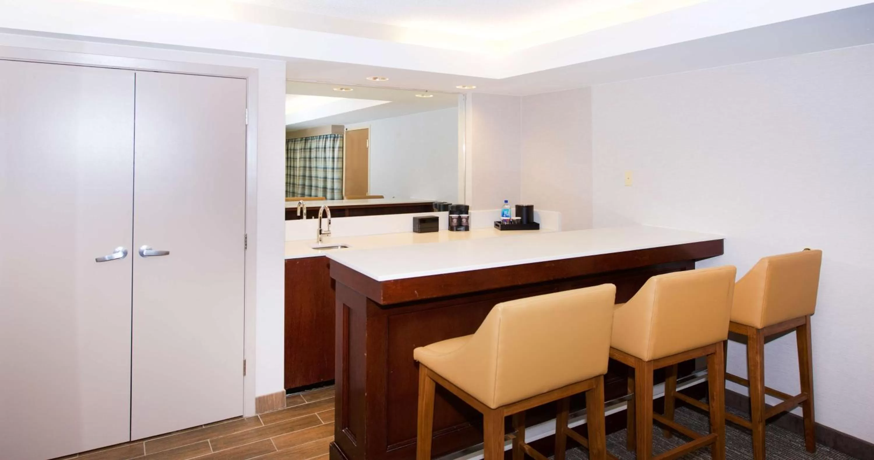 Kitchen or kitchenette in Embassy Suites by Hilton Seattle North Lynnwood