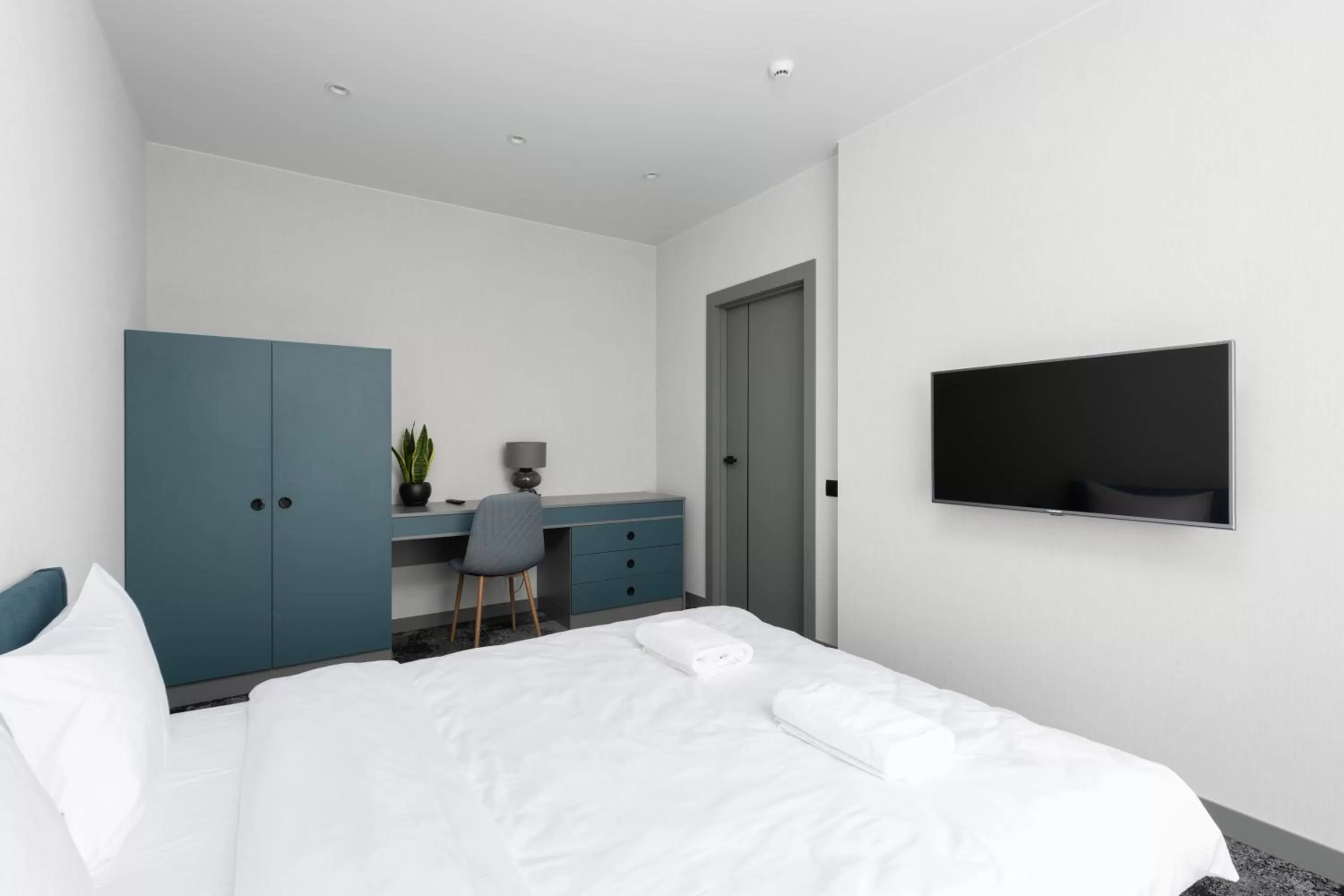 Communal lounge/ TV room, Bed in Be The One Hotel