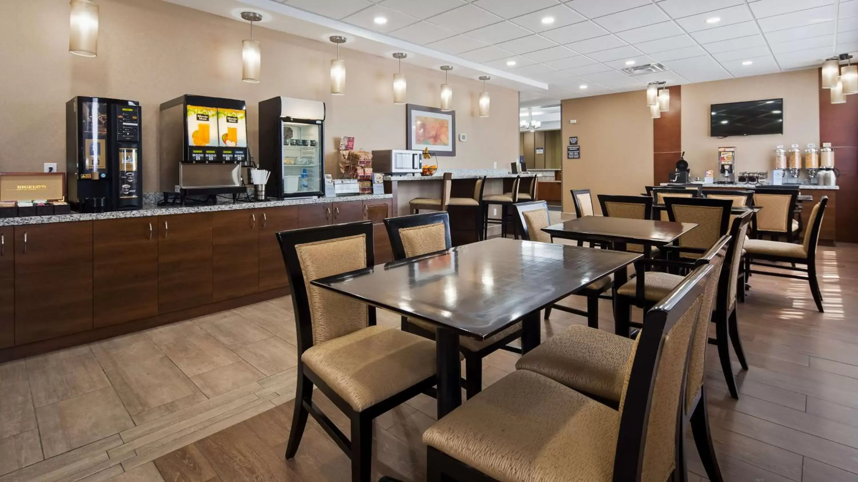 Restaurant/Places to Eat in Best Western Plus Fergus Hotel