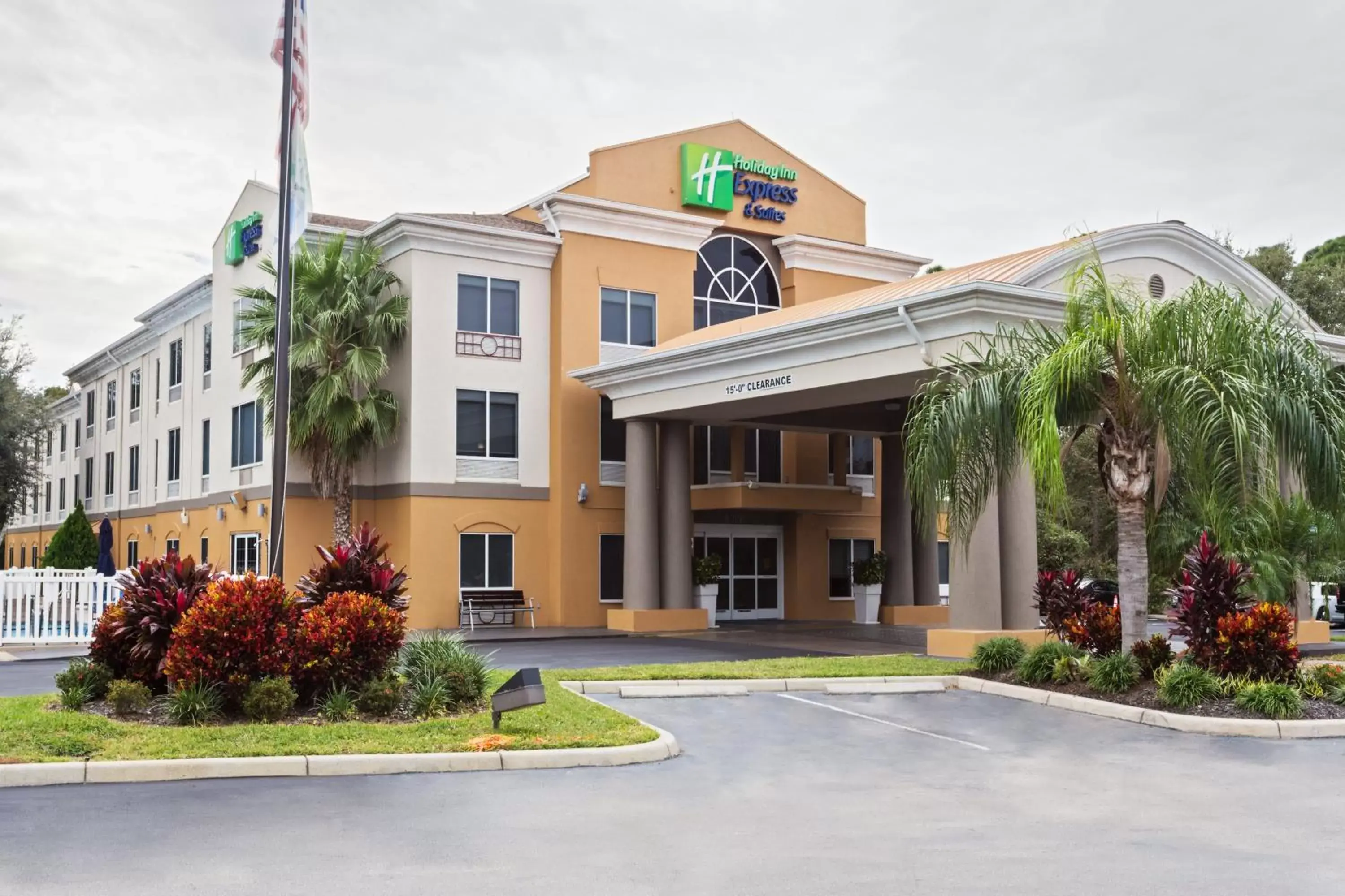 Property Building in Holiday Inn Express & Suites Tavares, an IHG Hotel