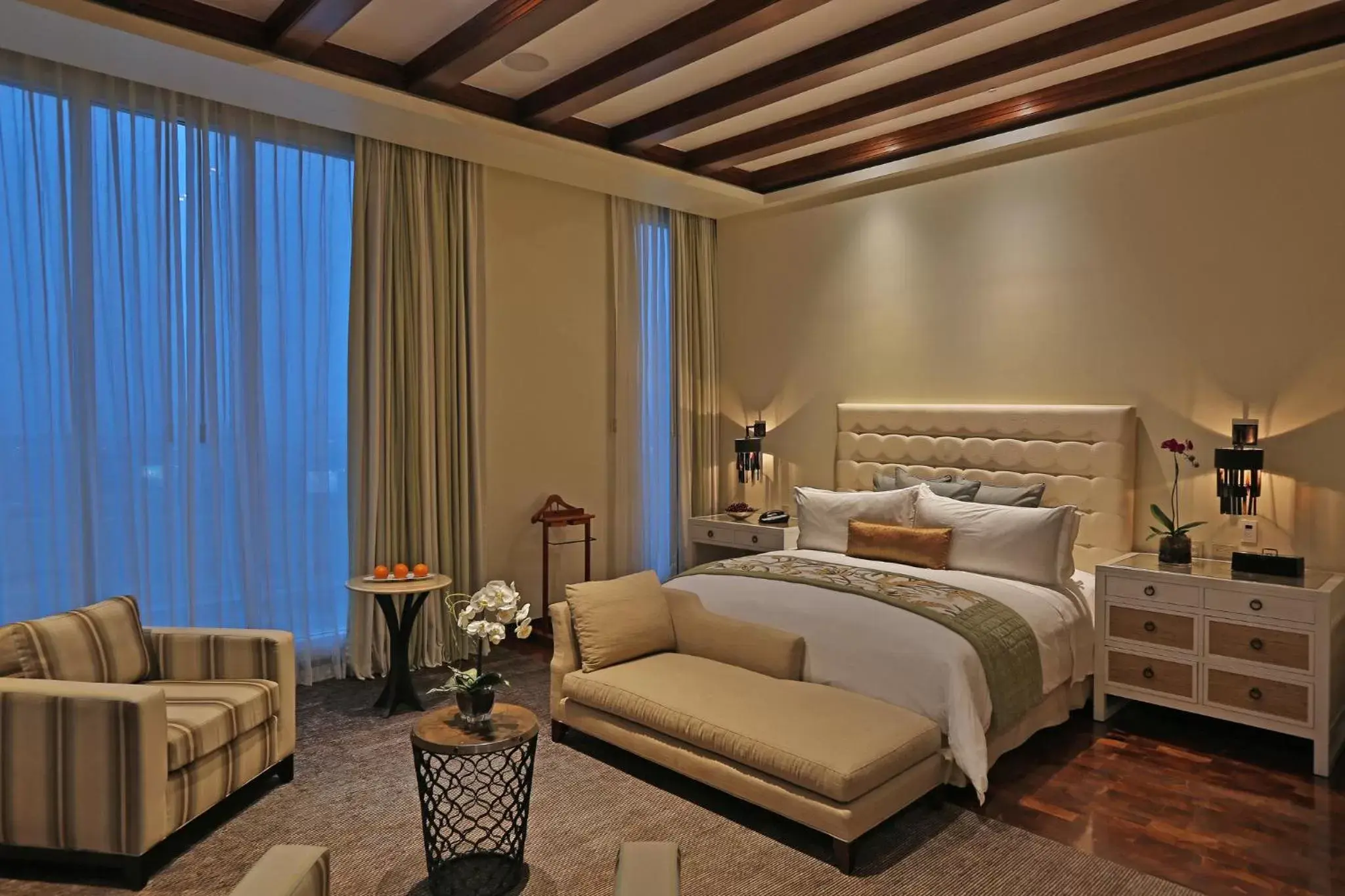 Bedroom, Bed in Real InterContinental at Multiplaza Mall, an IHG Hotel