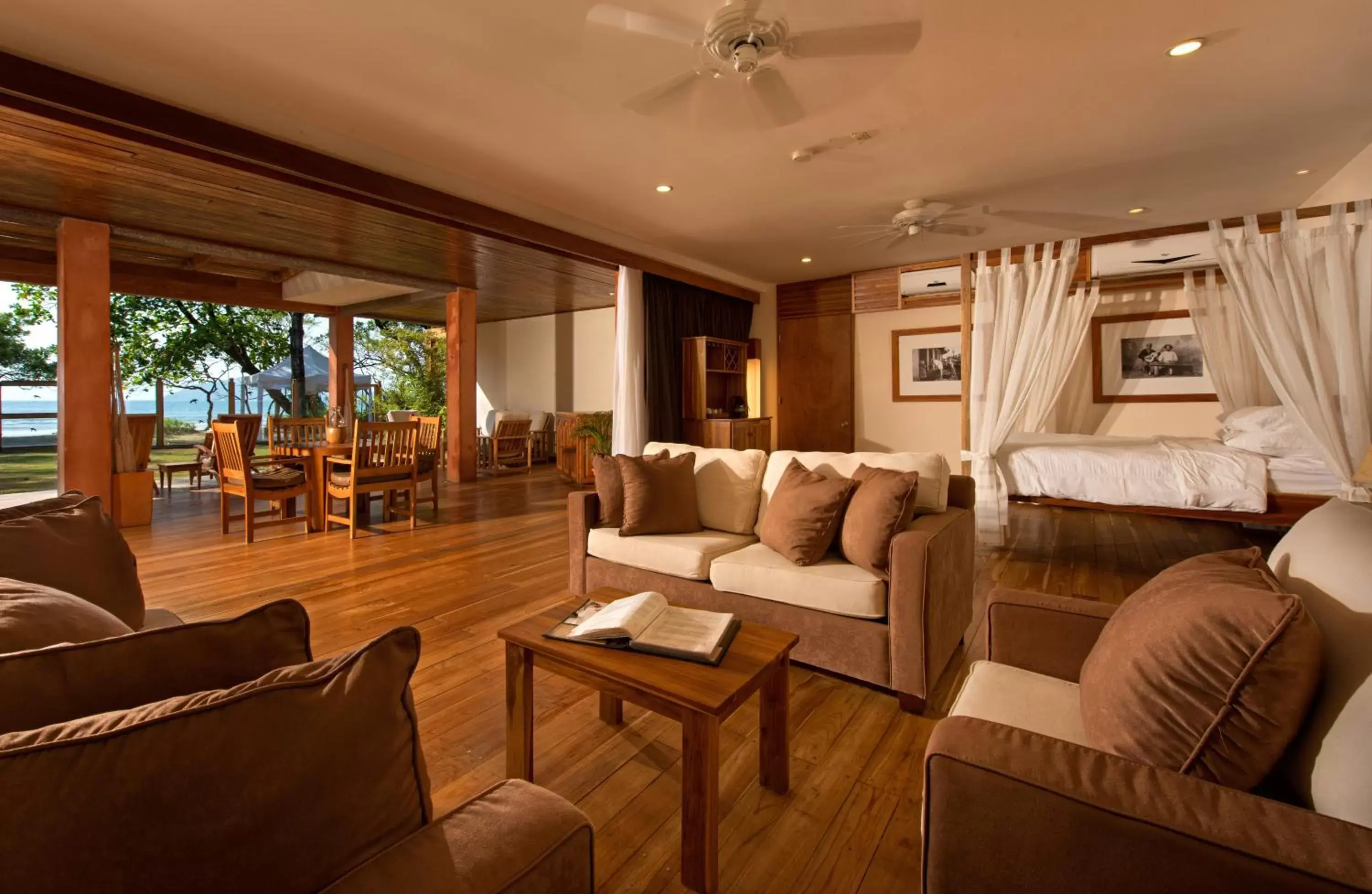 Bed, Seating Area in Capitán Suizo Beachfront Boutique Hotel