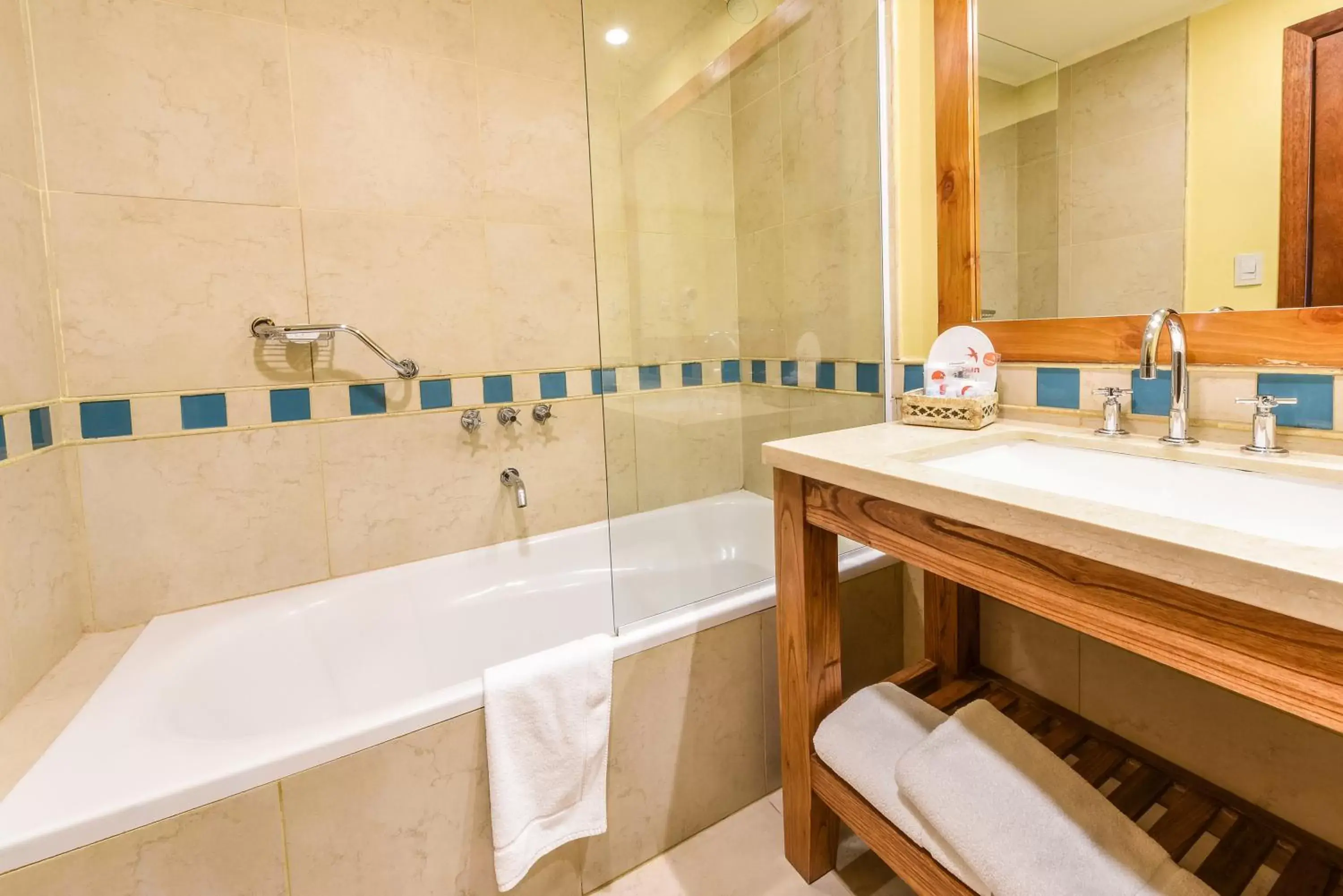 Bathroom in Mirador del Lago Hotel