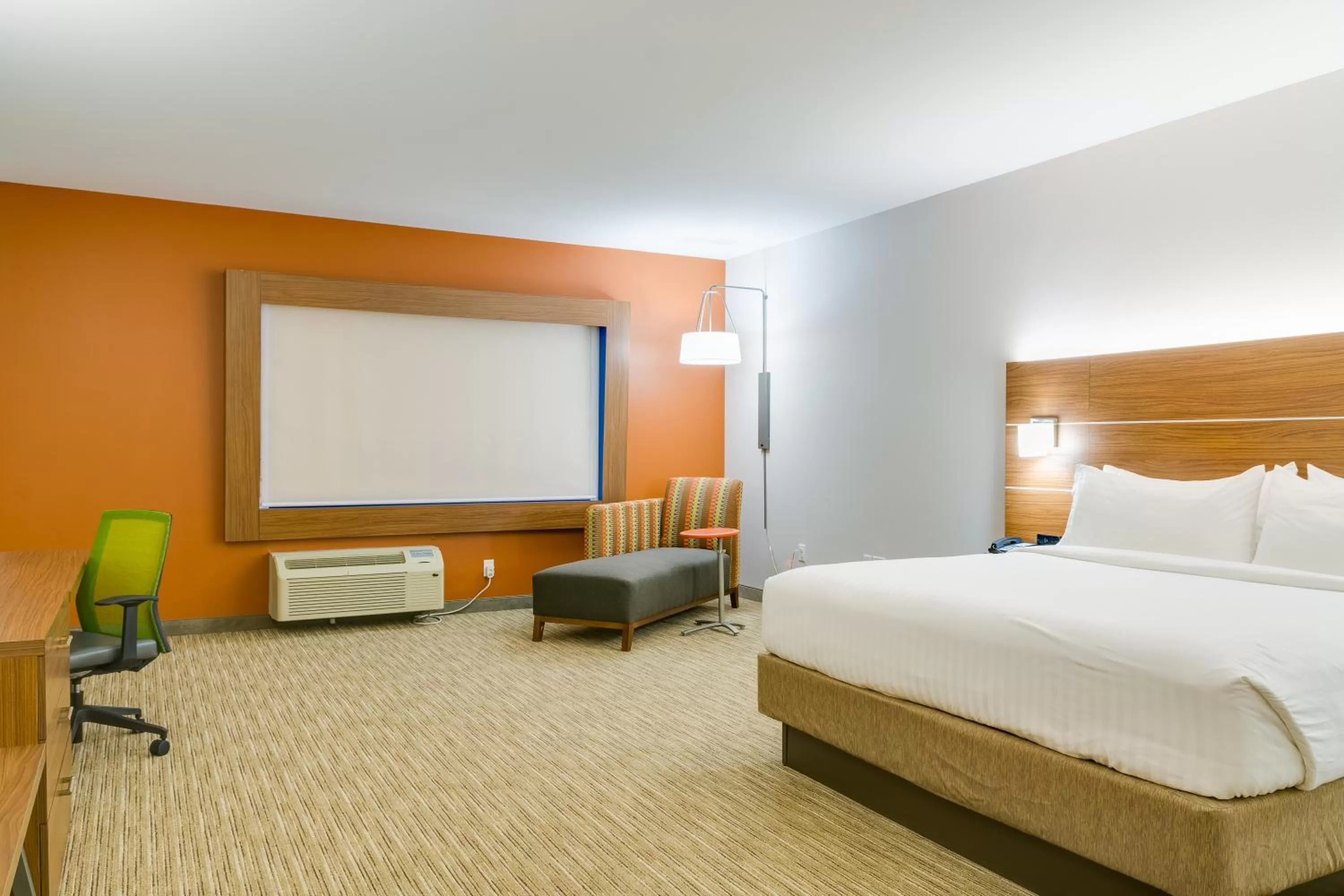 Photo of the whole room, Bed in Holiday Inn Express & Suites Russellville by IHG