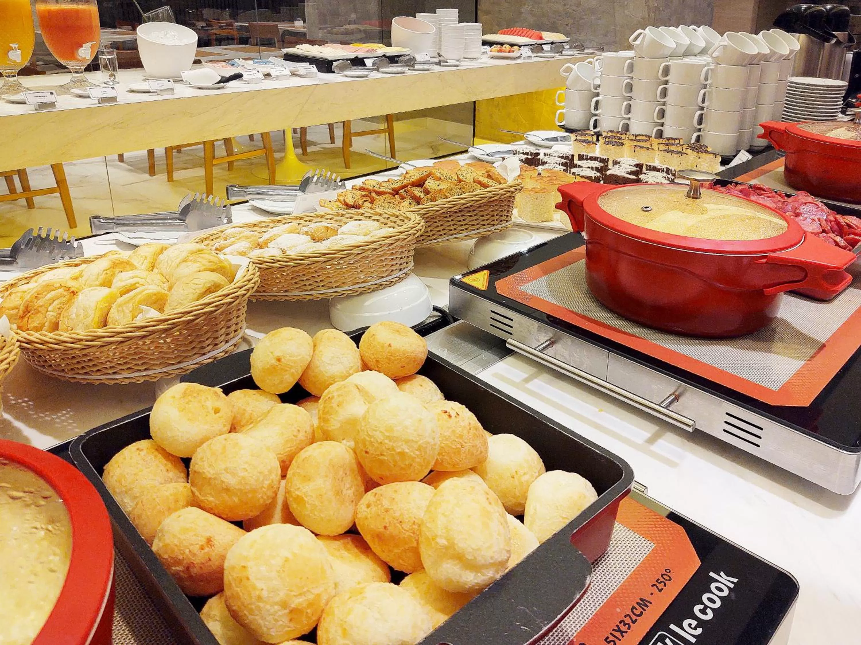 Restaurant/places to eat in Lets Idea Brasília Hotel