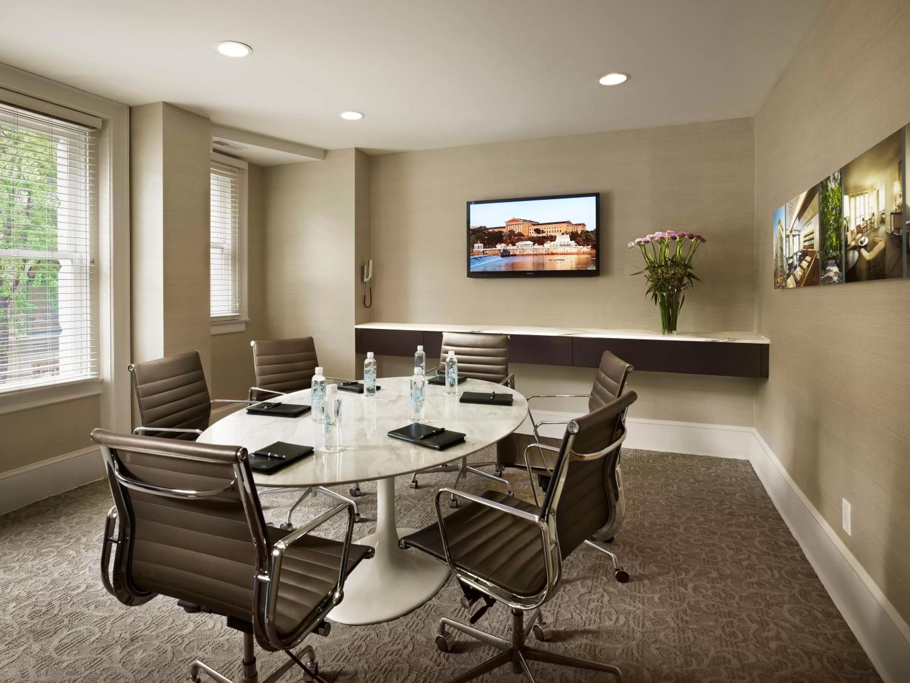 Business facilities in AKA Rittenhouse Square