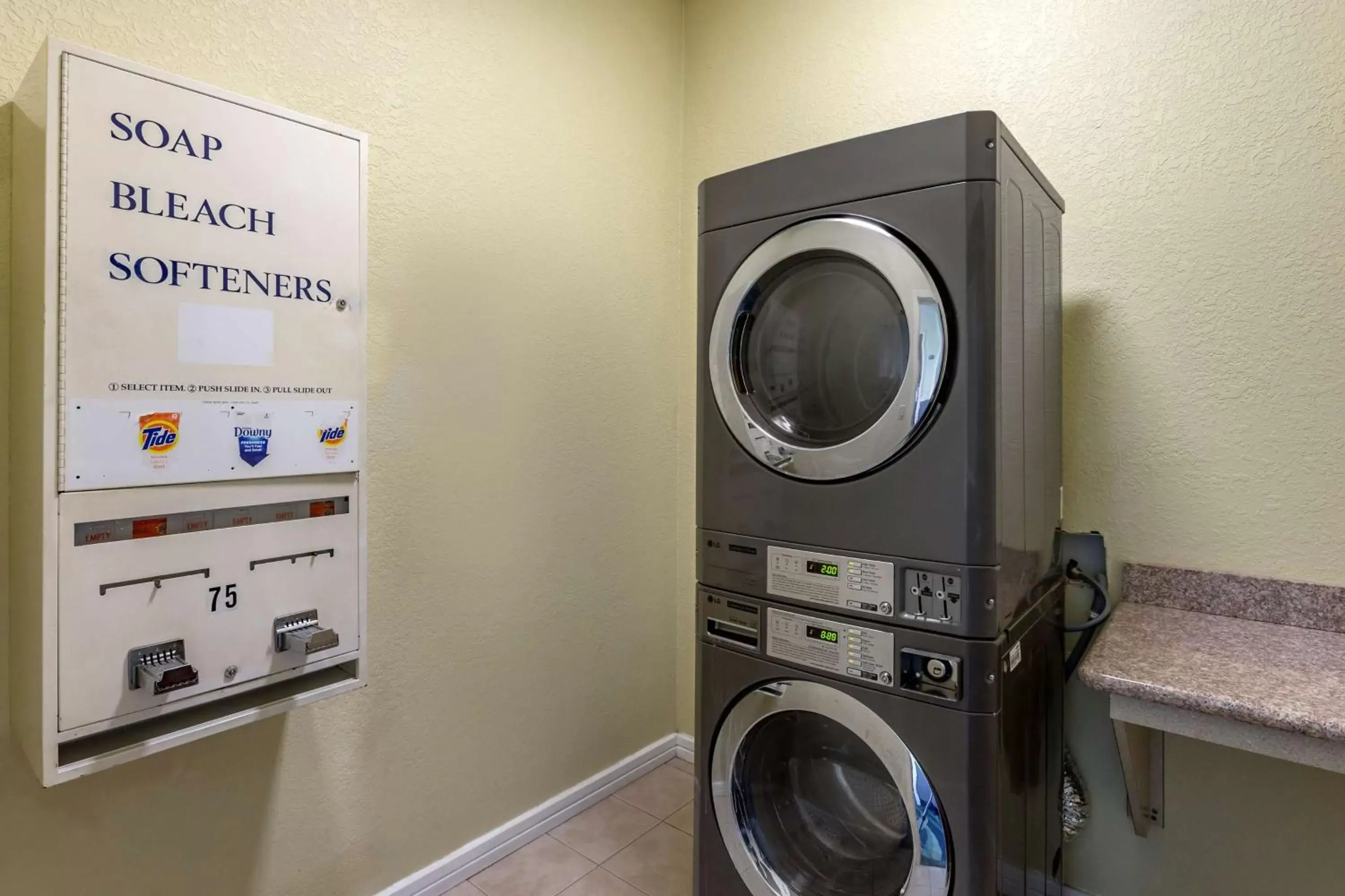 laundry, Kitchen/Kitchenette in Best Western Plus Springfield Airport Inn