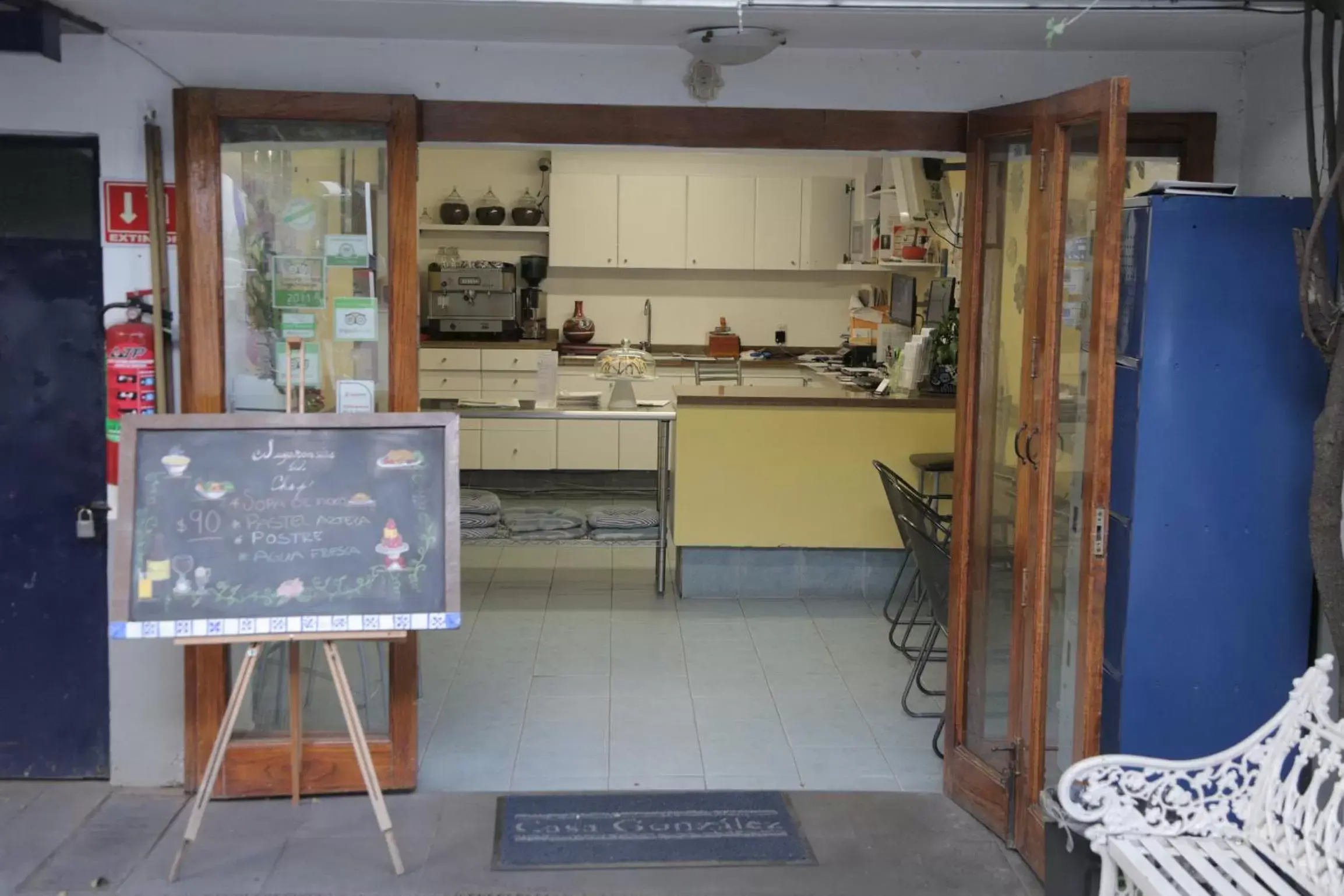Lobby or reception, Kitchen/Kitchenette in Hotel Casa Gonzalez