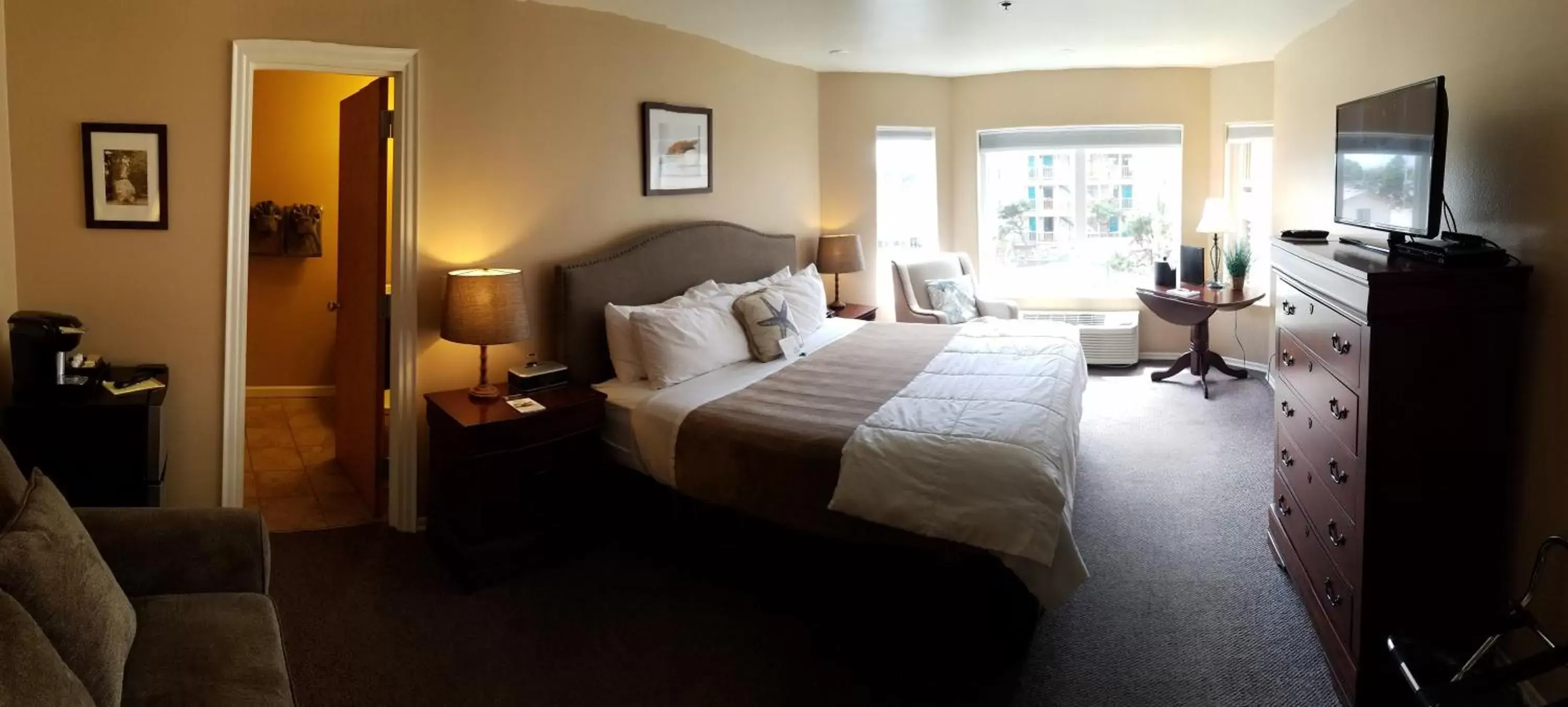 Bedroom in The Seaside Oceanfront Inn