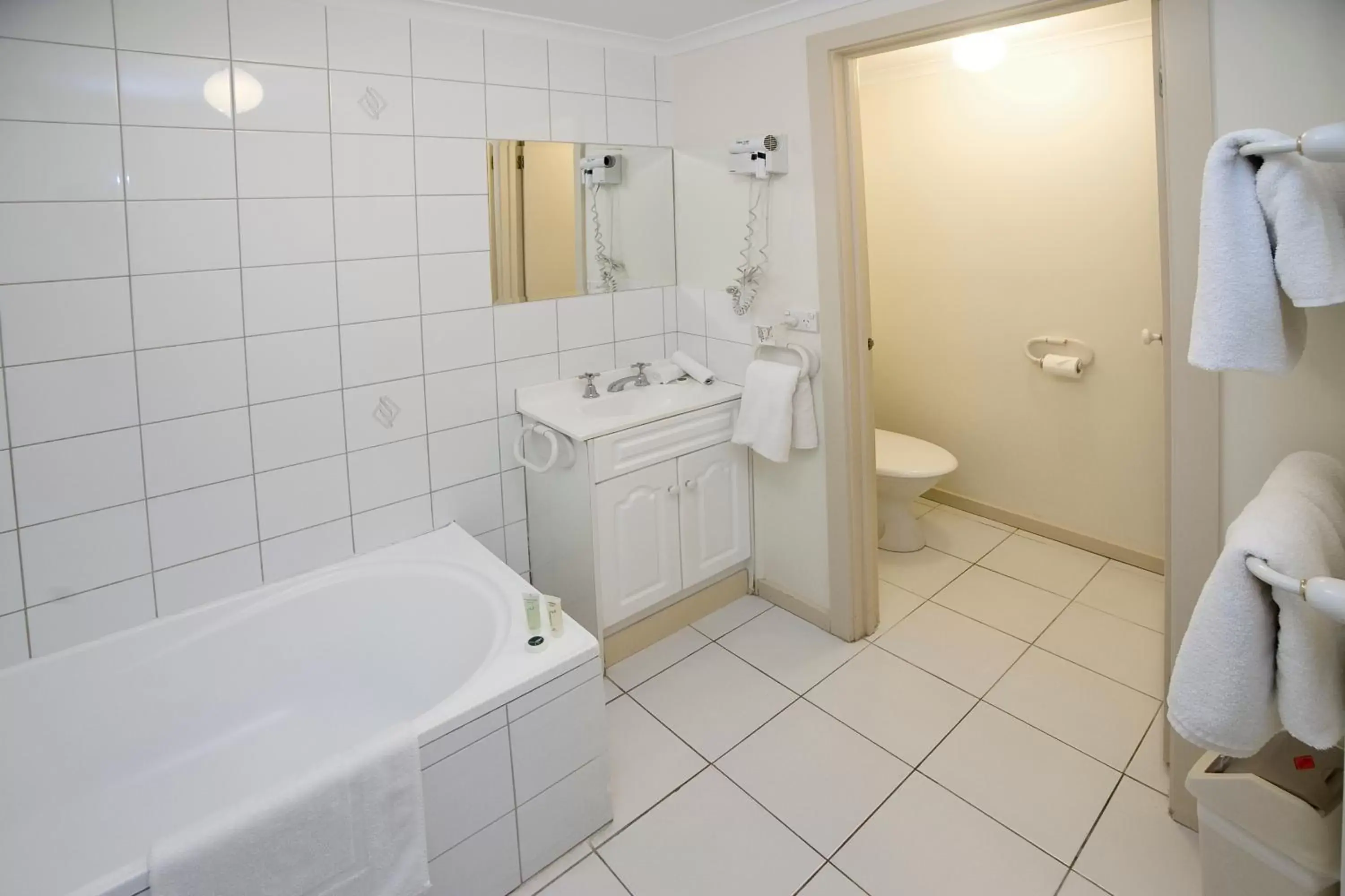 Other, Bathroom in Hawthorn Gardens Serviced Apartments