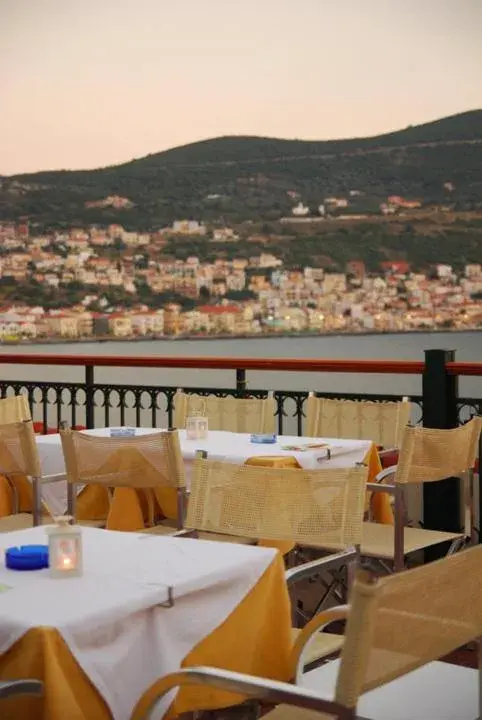 Restaurant/Places to Eat in Aeolis Hotel