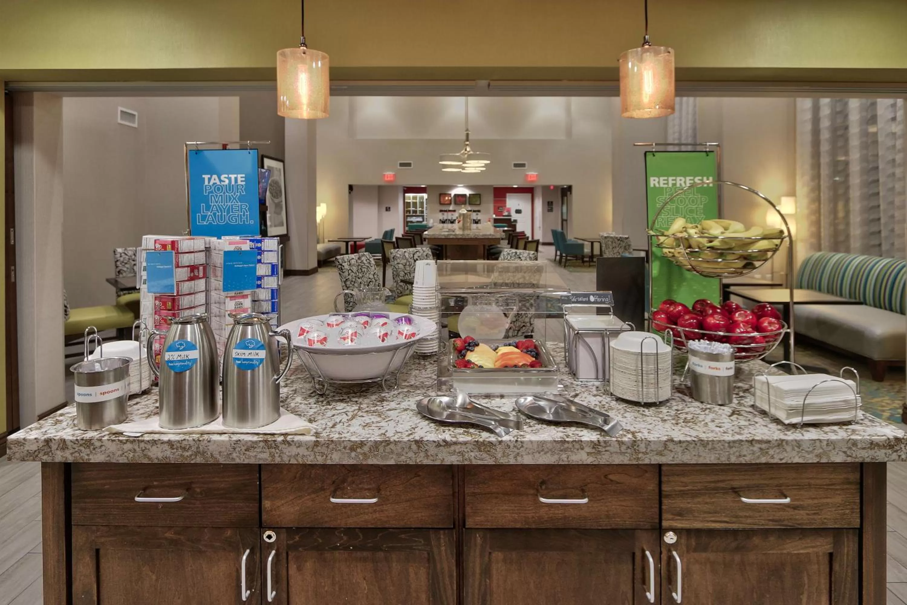 Dining area in Hampton Inn & Suites Las Cruces I-10, Nm
