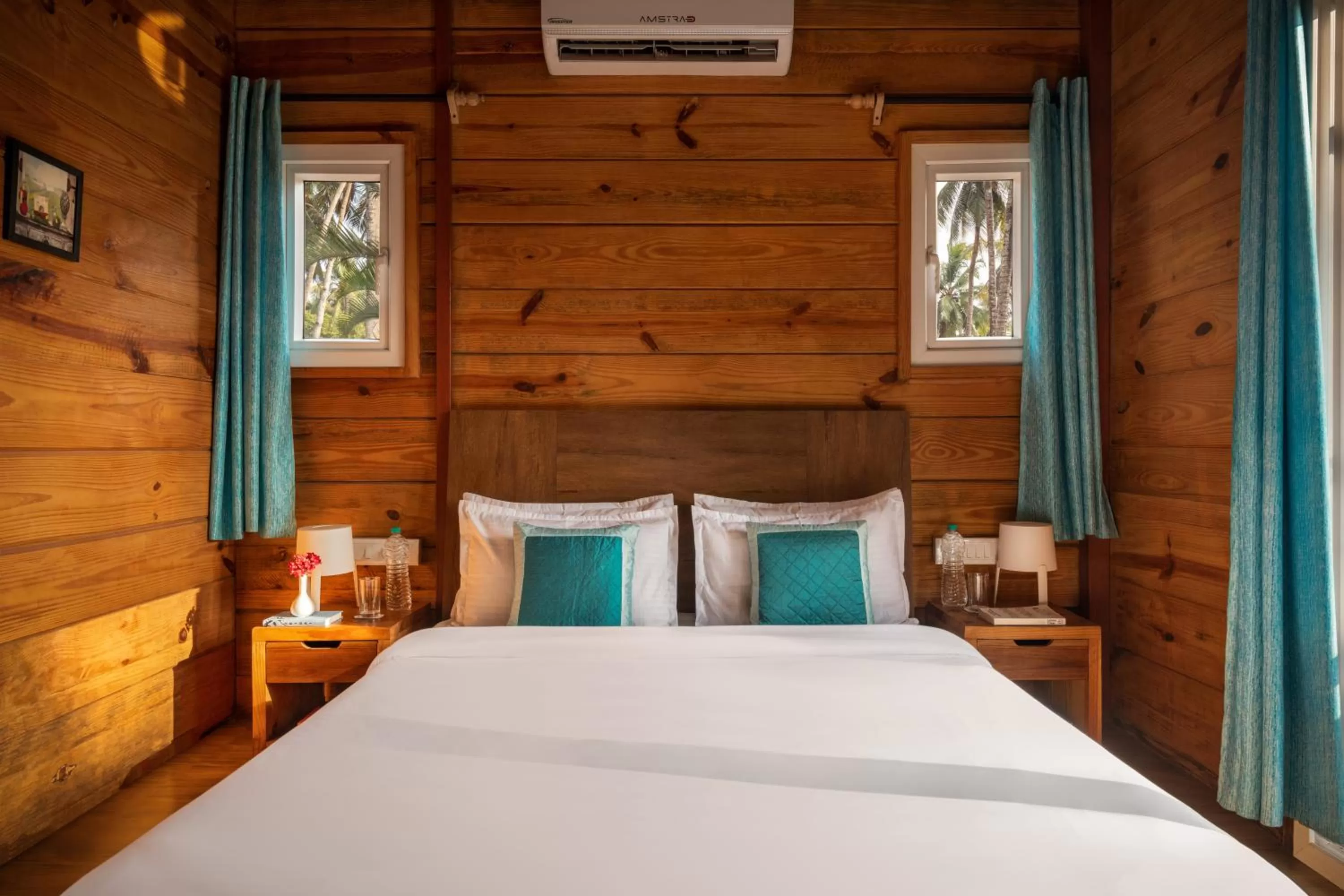 Bed in Mariners Bay Beach Resort