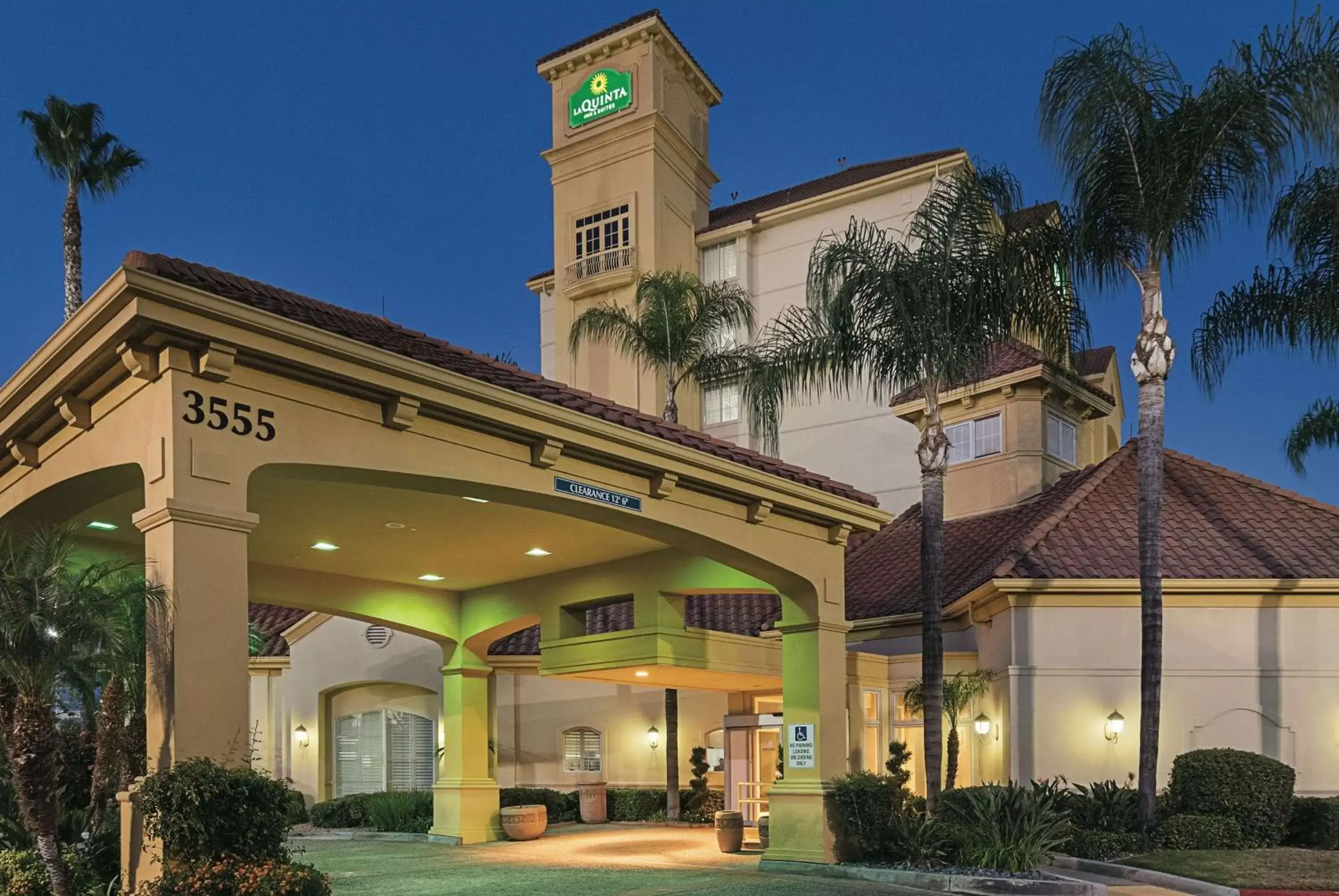 Property Building in La Quinta by Wyndham Ontario Airport