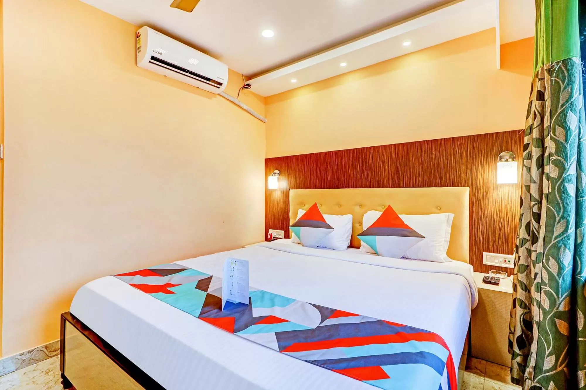 Bedroom, Bed in FabExpress Step Inn - Nr Biswa Bangla Gate