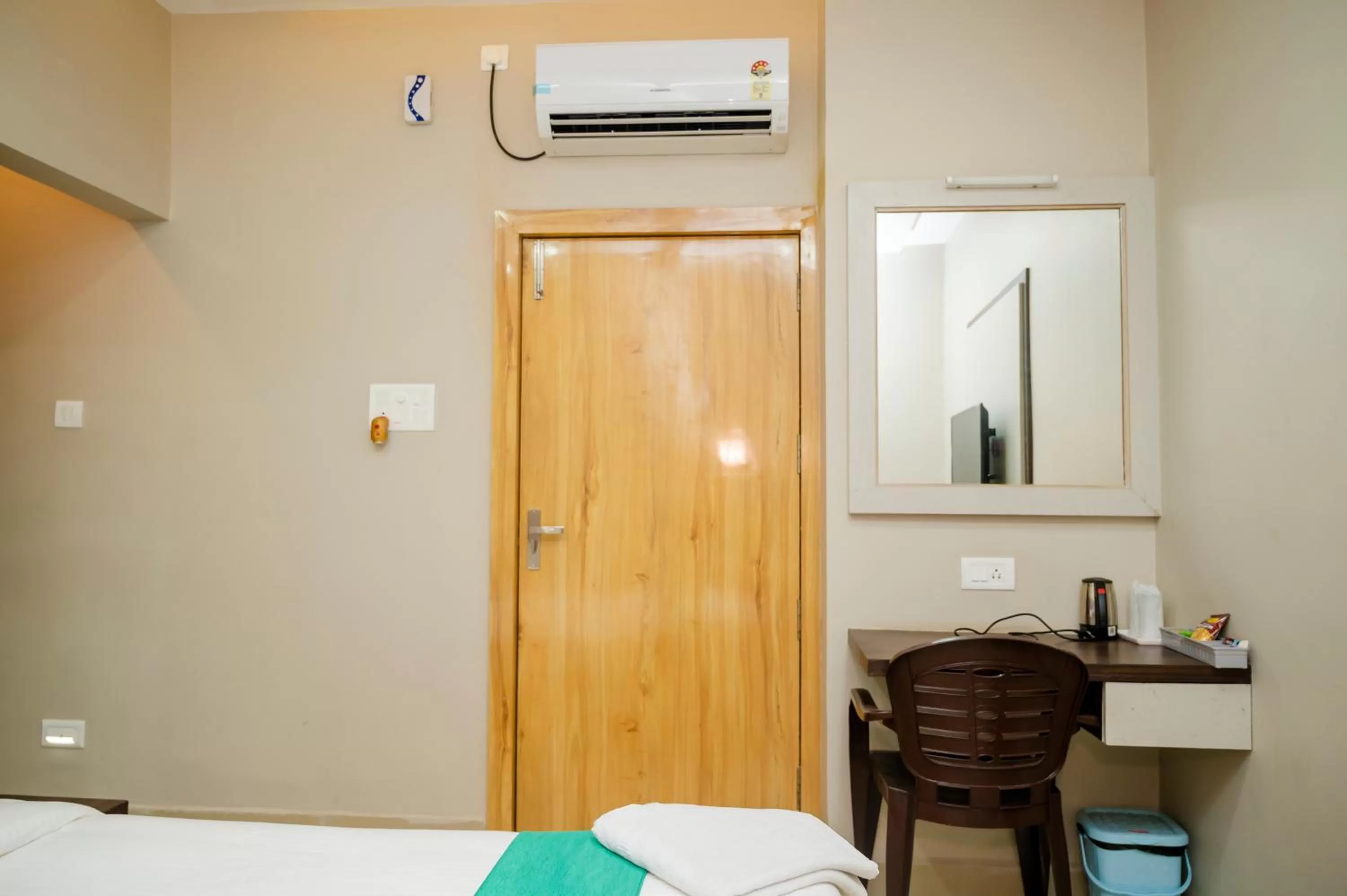 Bedroom, Bed in Hotel Green Apple