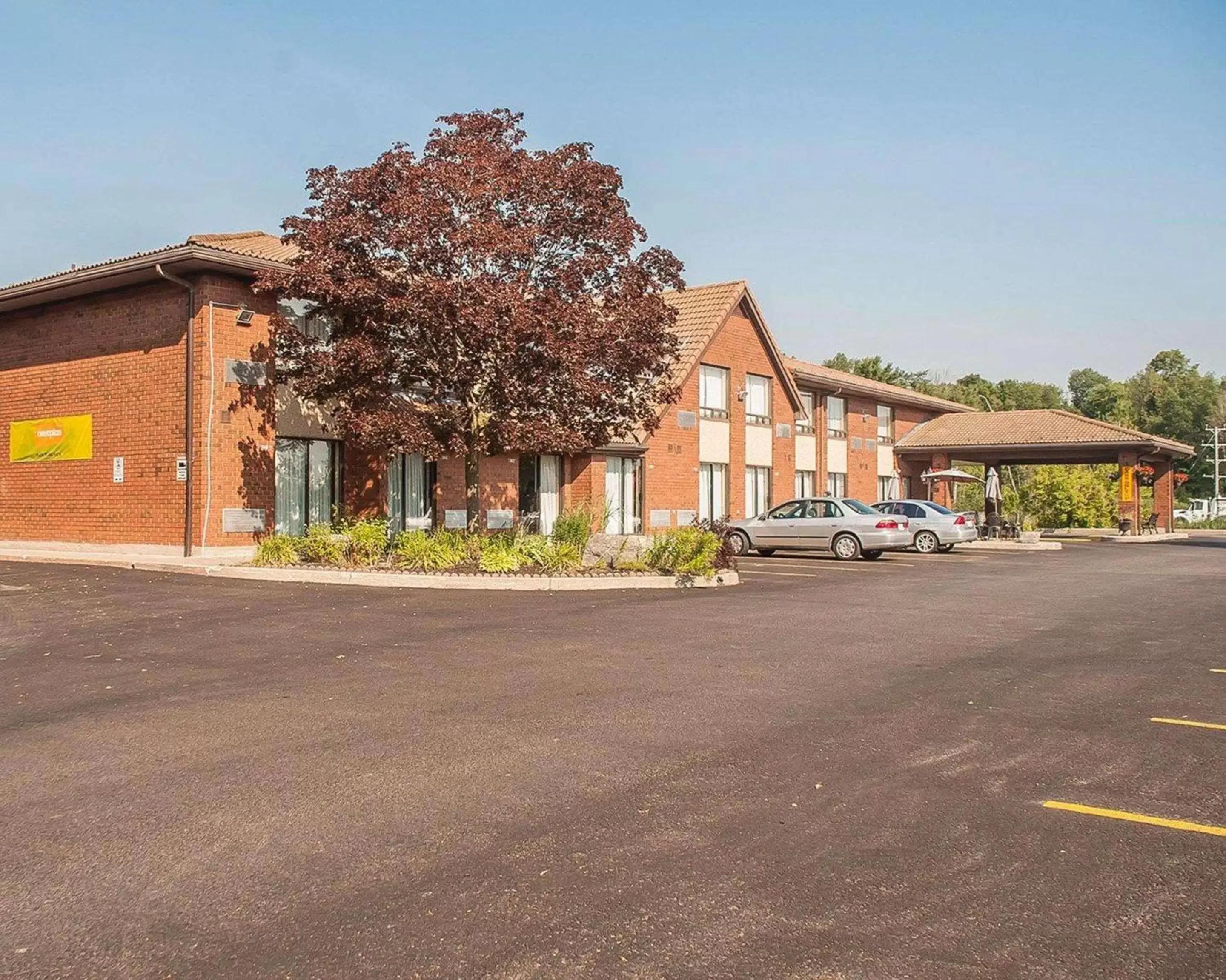 Property Building in Comfort Inn Orillia