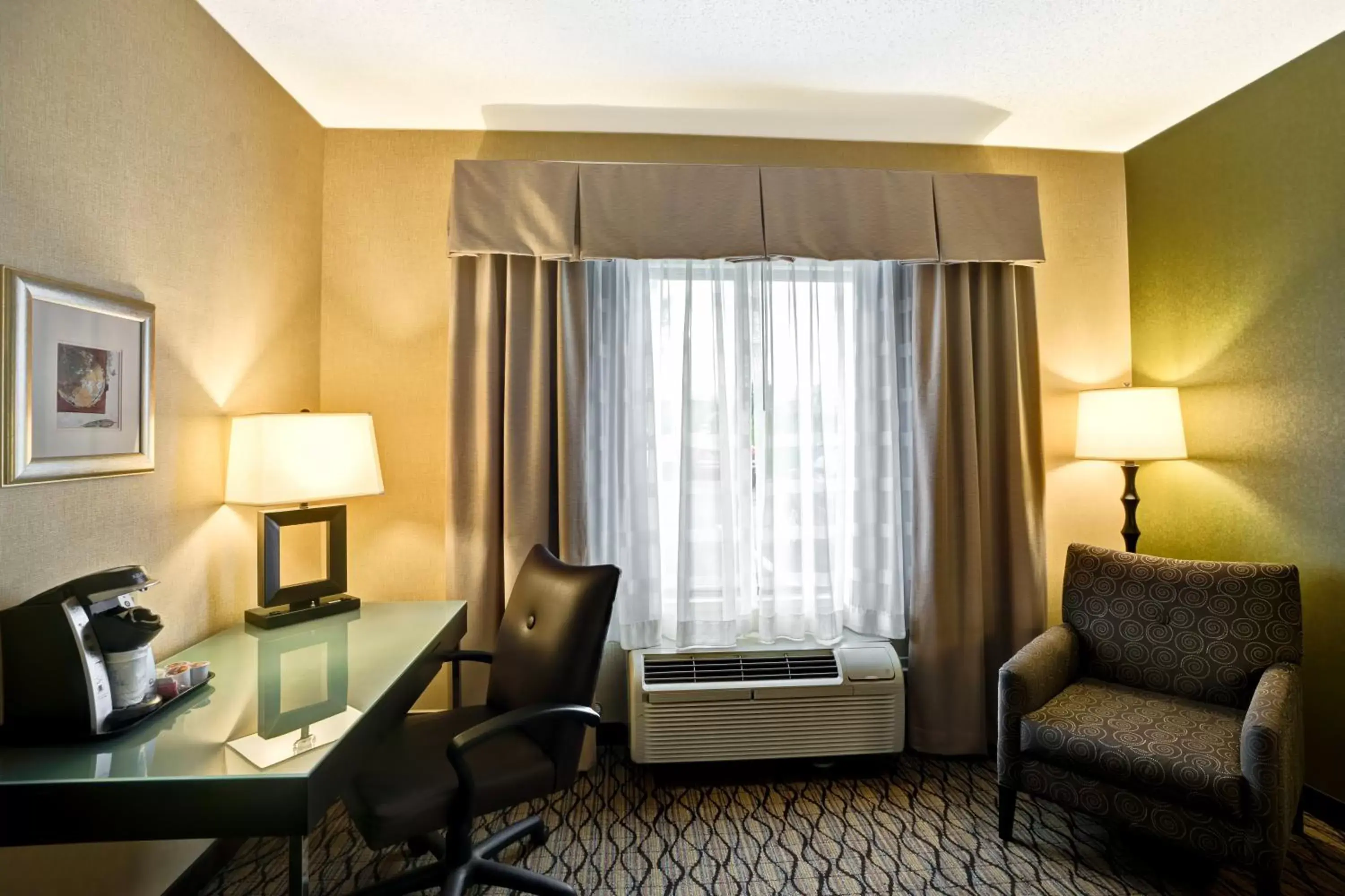 Photo of the whole room, Seating Area in Holiday Inn Express Hotel & Suites Christiansburg, an IHG Hotel