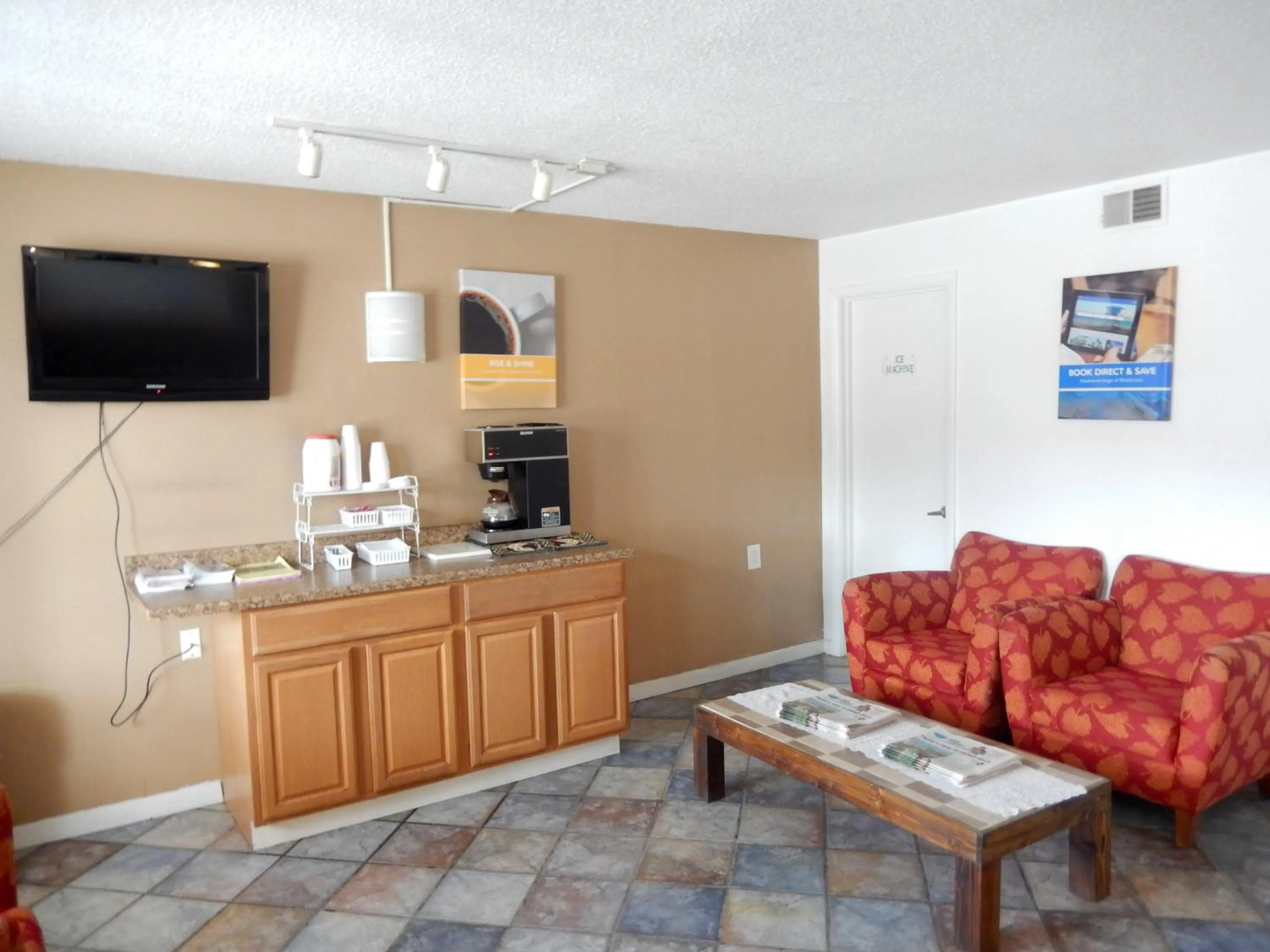 TV and multimedia in Motel 6-Frackville, PA