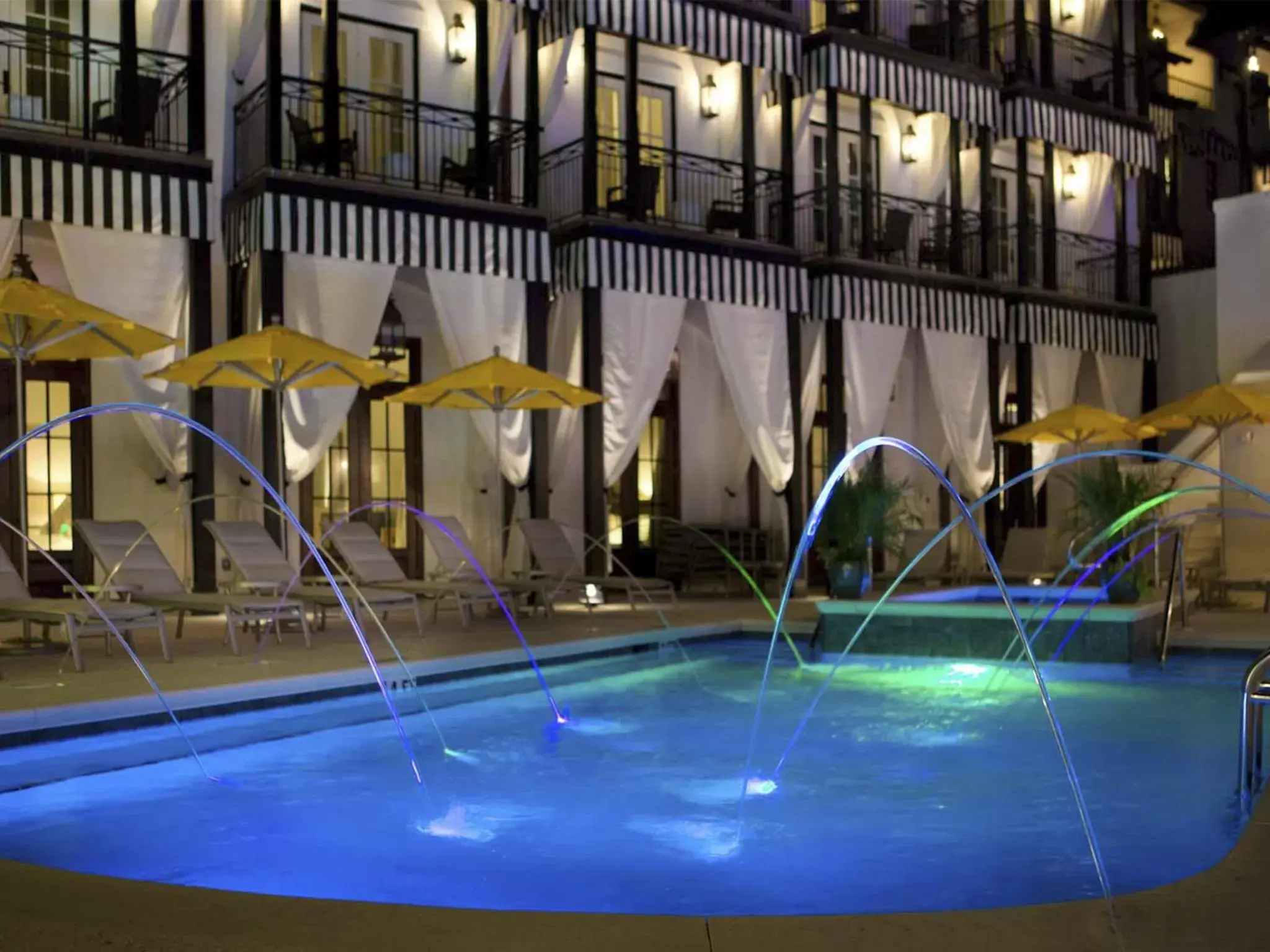 Pool view in The Pearl Hotel Pool view in The Pearl Hotel