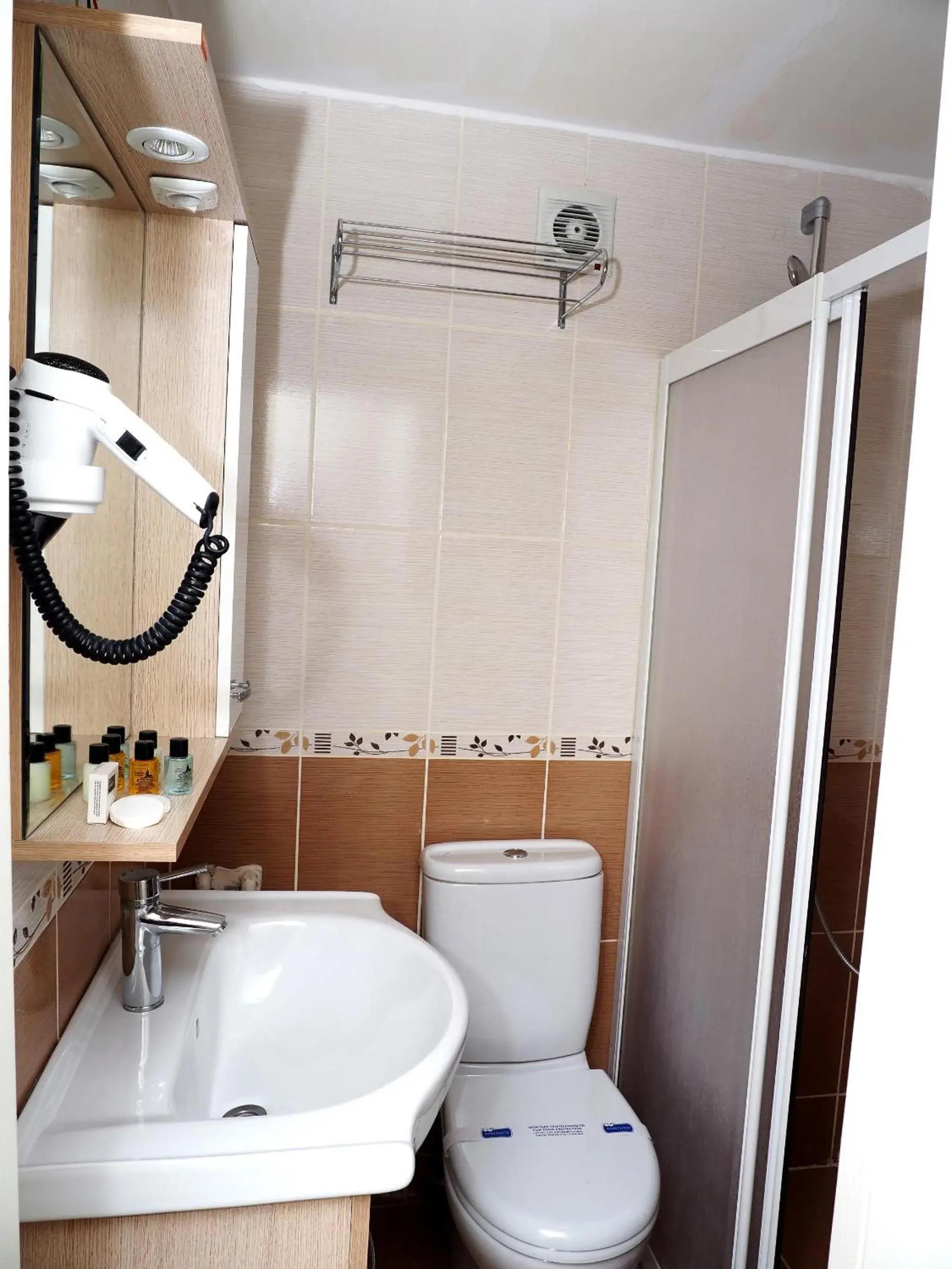 Shower, Bathroom in Le Safran Palace Hotel