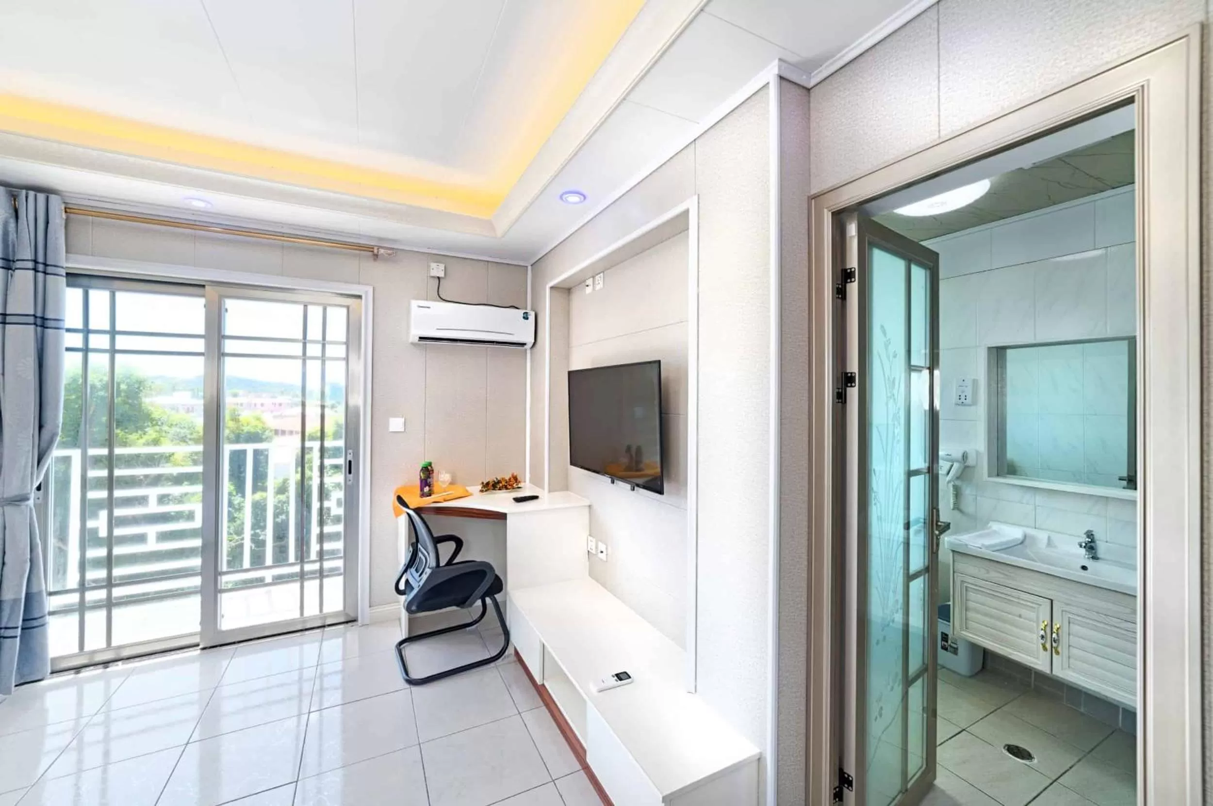 TV and multimedia in Riverside Hotel