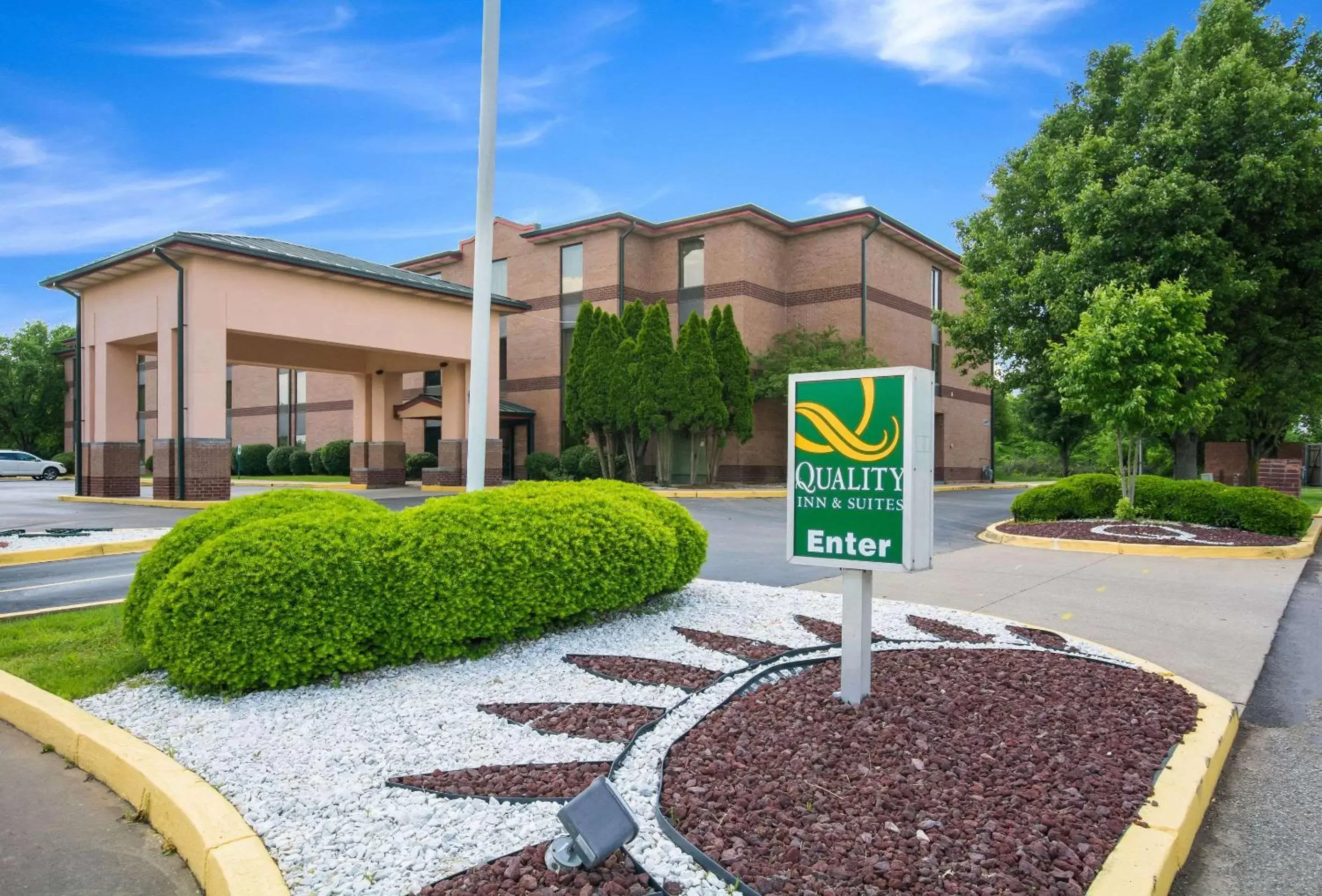 Property Building in Quality Inn & Suites-Sellersburg