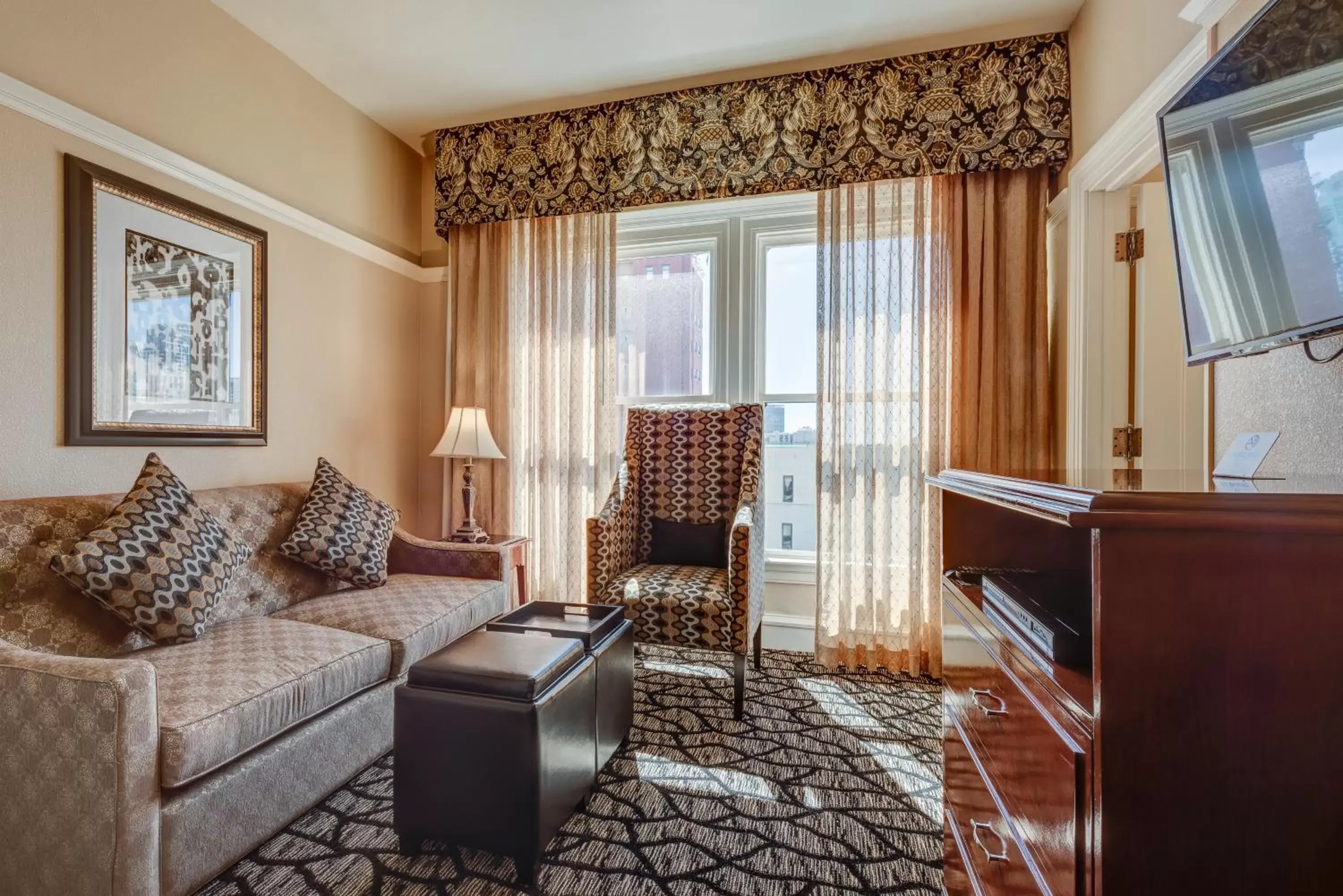 Living room, Seating Area in Gaslamp Plaza Suites