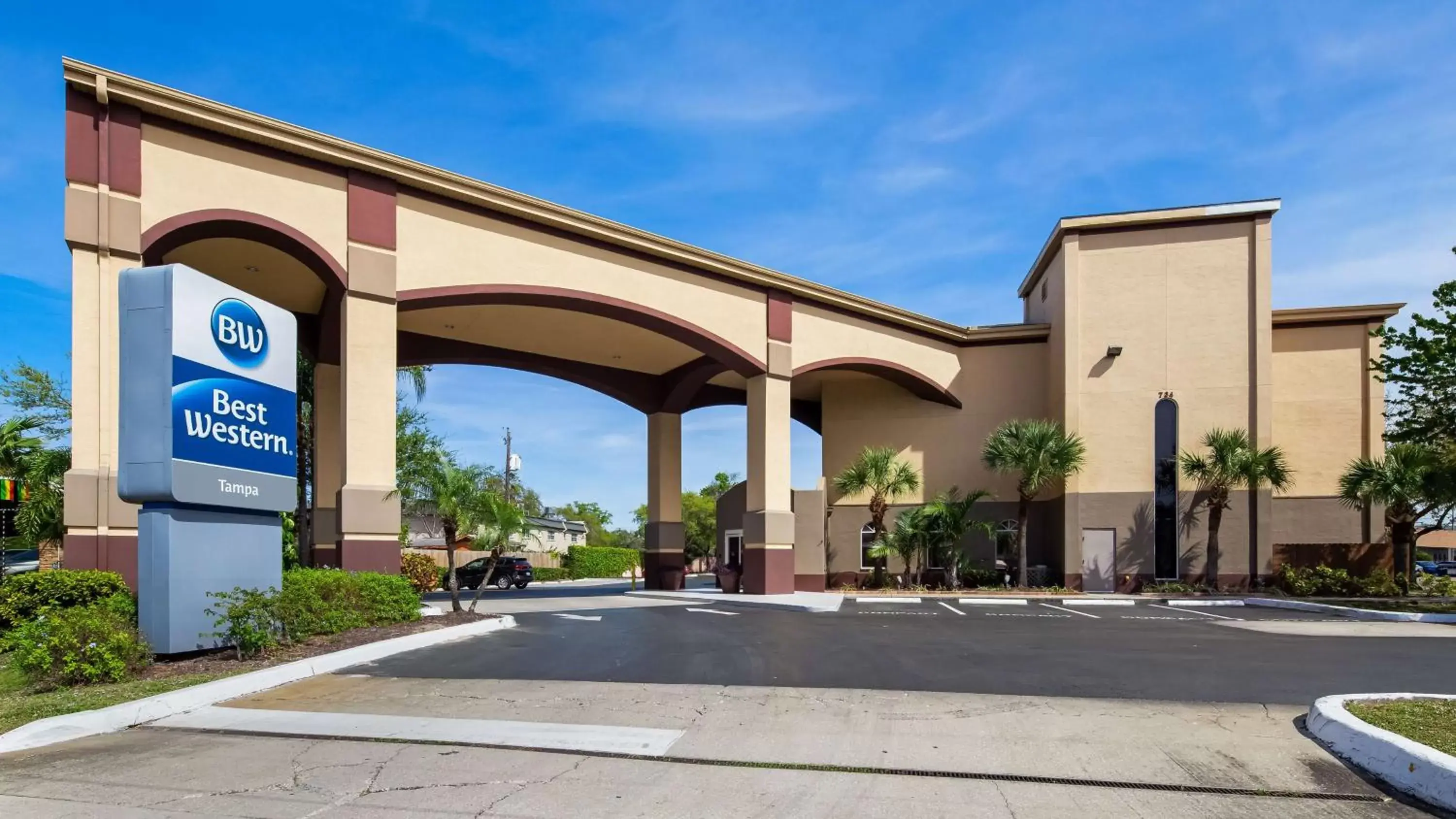 Property building in Best Western Tampa