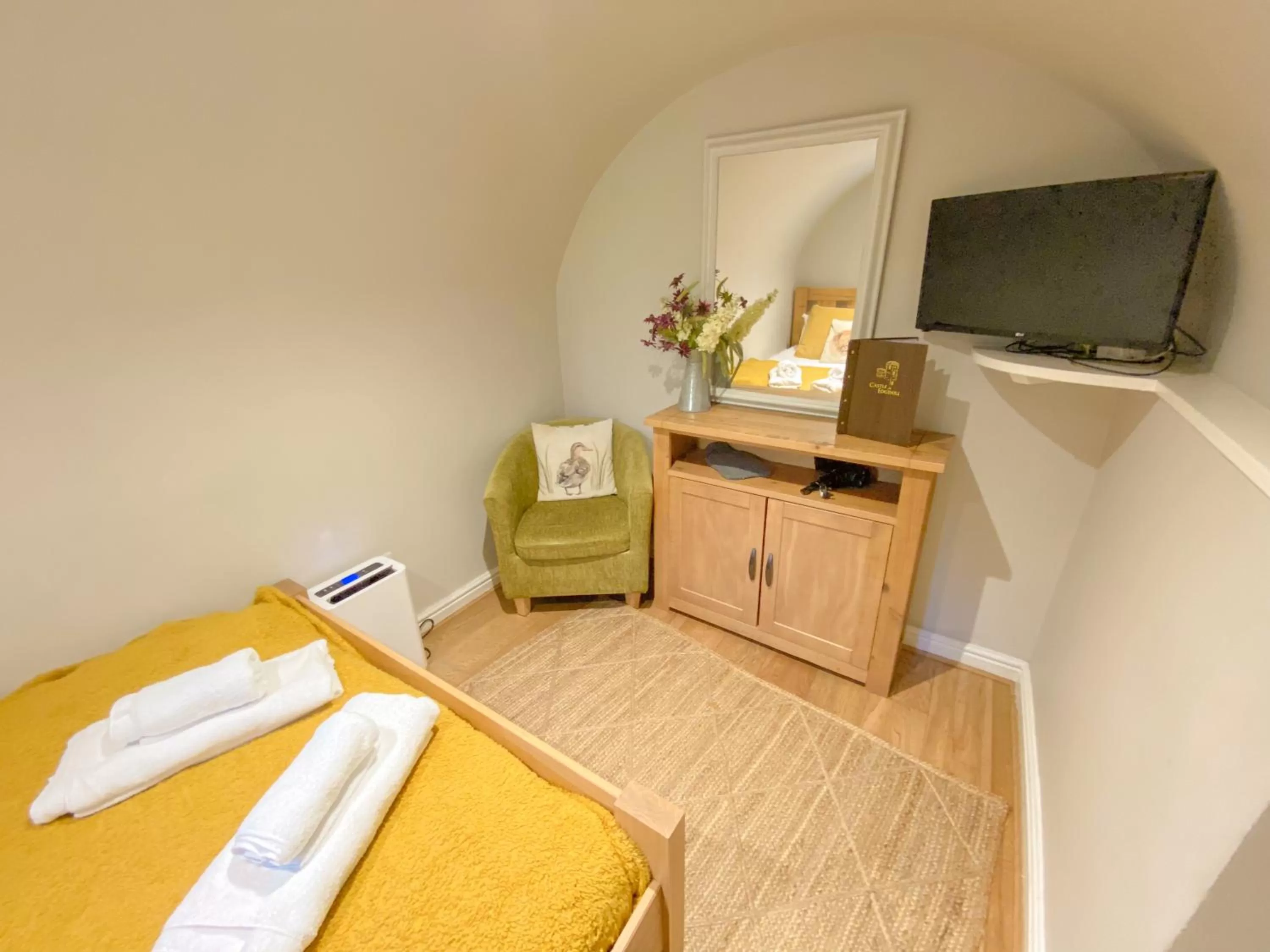 Bedroom, Bed in Castle At Edgehill