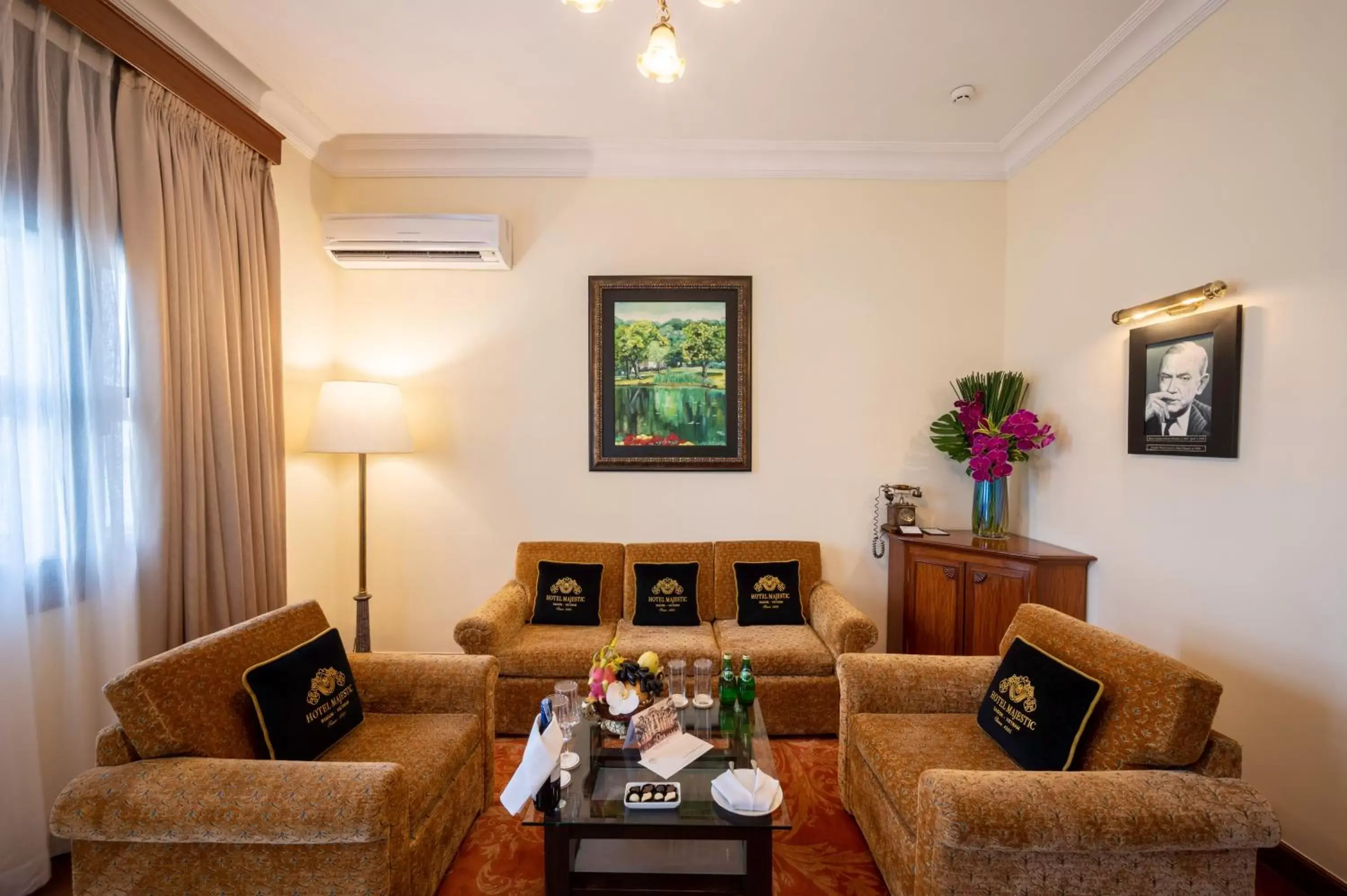 Living room, Seating Area in Hotel Majestic Saigon