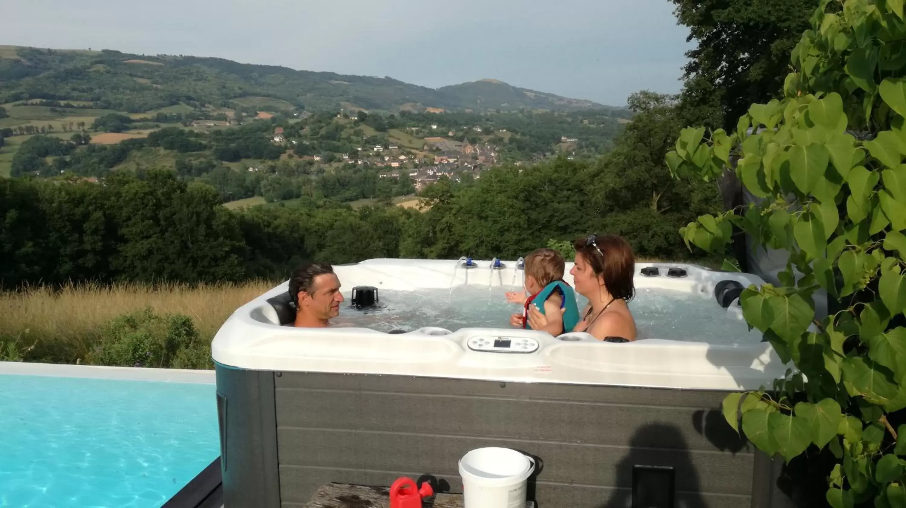 Open Air Bath in Chambre d'Hotes Le Ponsonnet