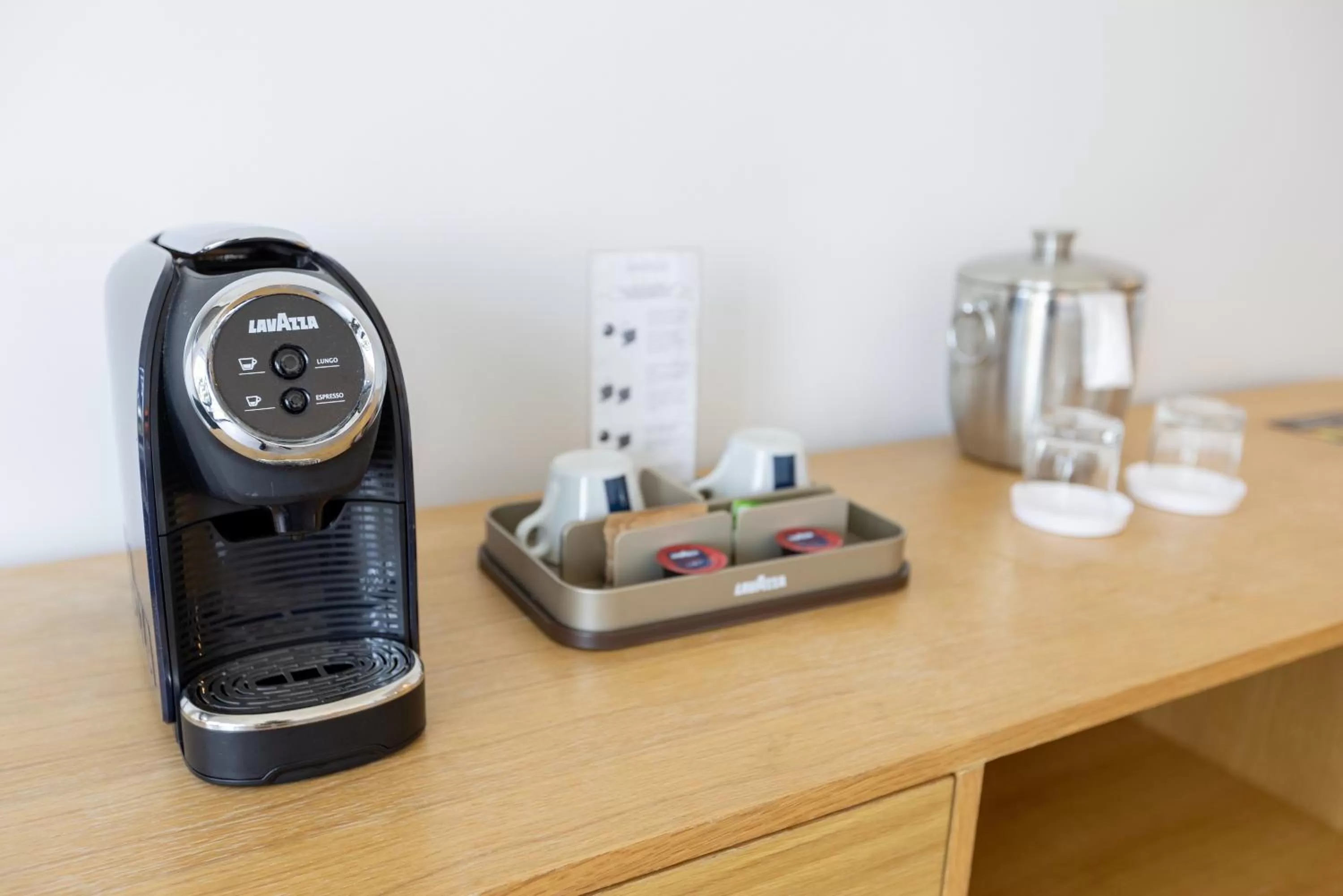 Coffee/tea facilities in Urbanica Euclid