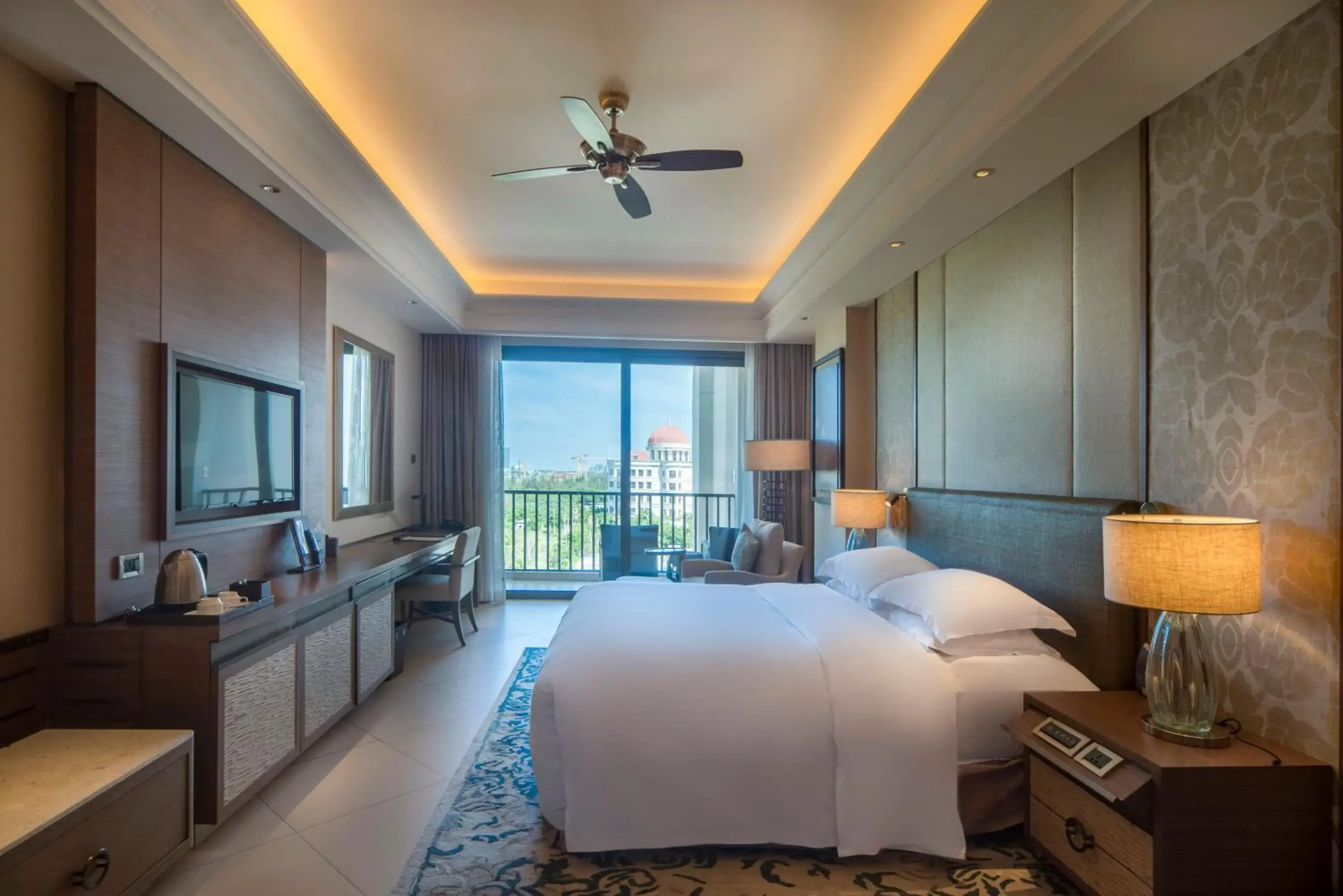 Deluxe King Room with Garden View in Hilton Haikou Meilan - Beachfront Hotel Deluxe King Room with Garden View in Hilton Haikou Meilan - Beachfront Hotel