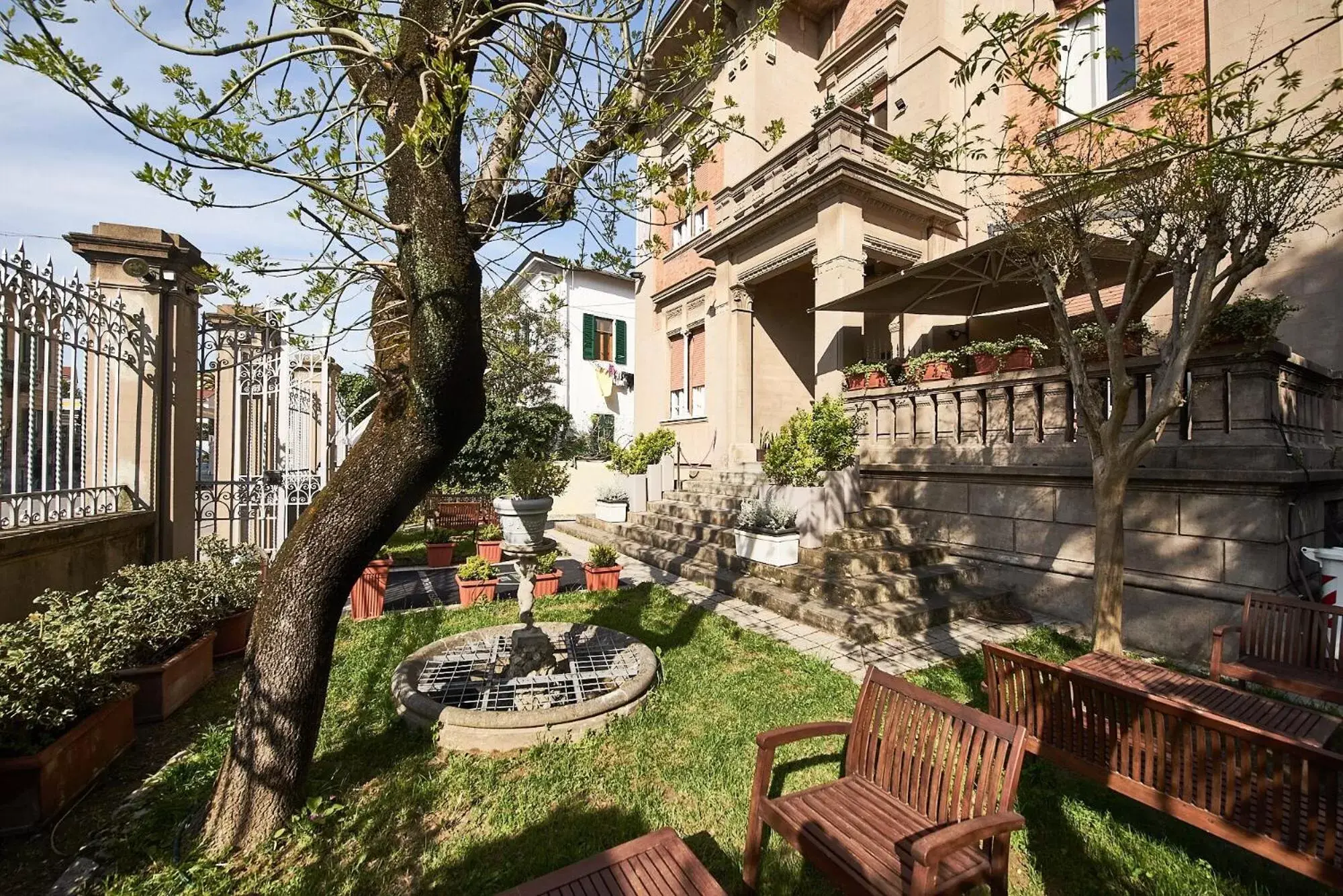 Garden, Property Building in Villa Tower Inn