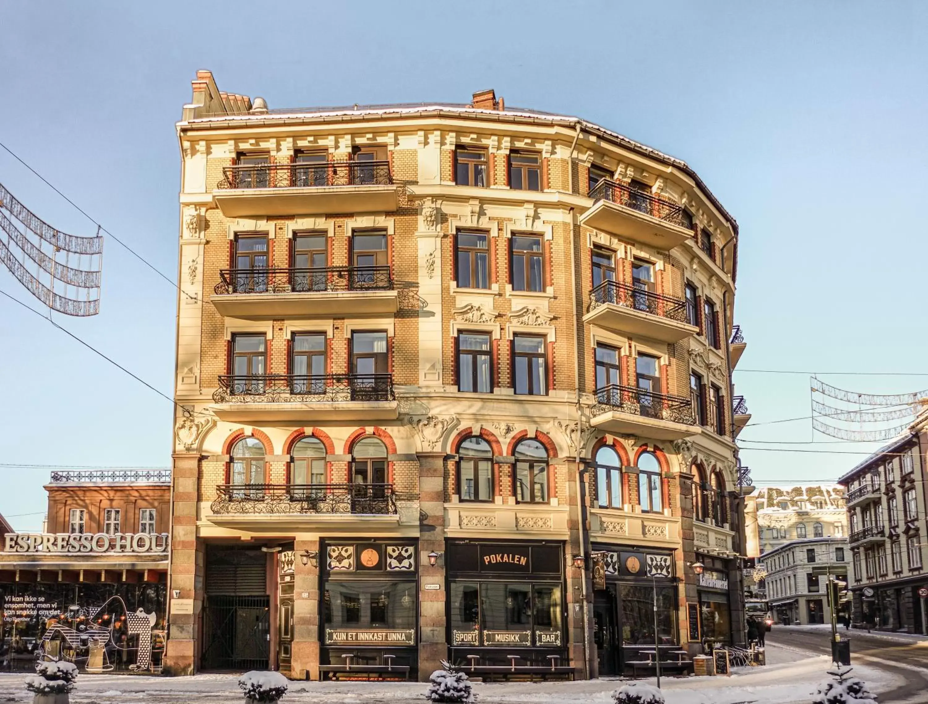 Property building in Cochs Pensjonat Property building in Cochs Pensjonat