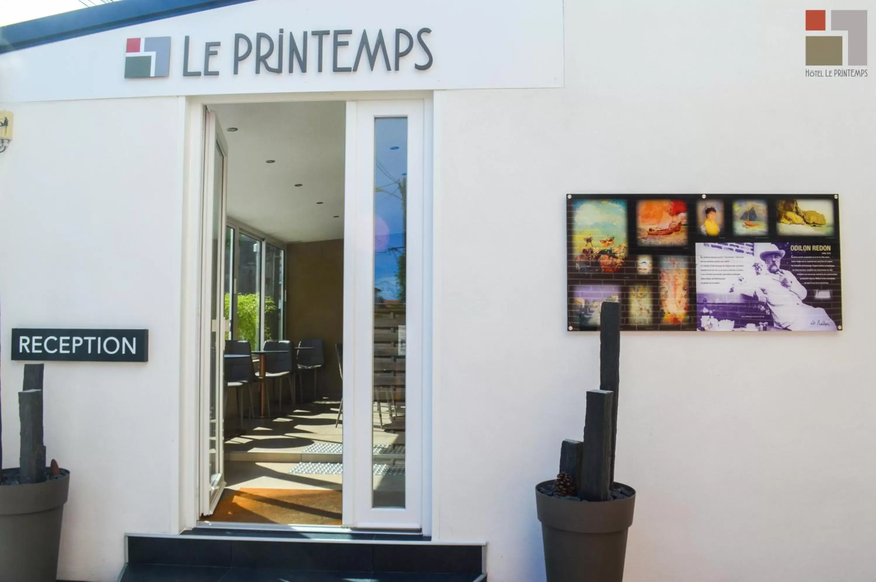 Facade/entrance in Hôtel Le Printemps