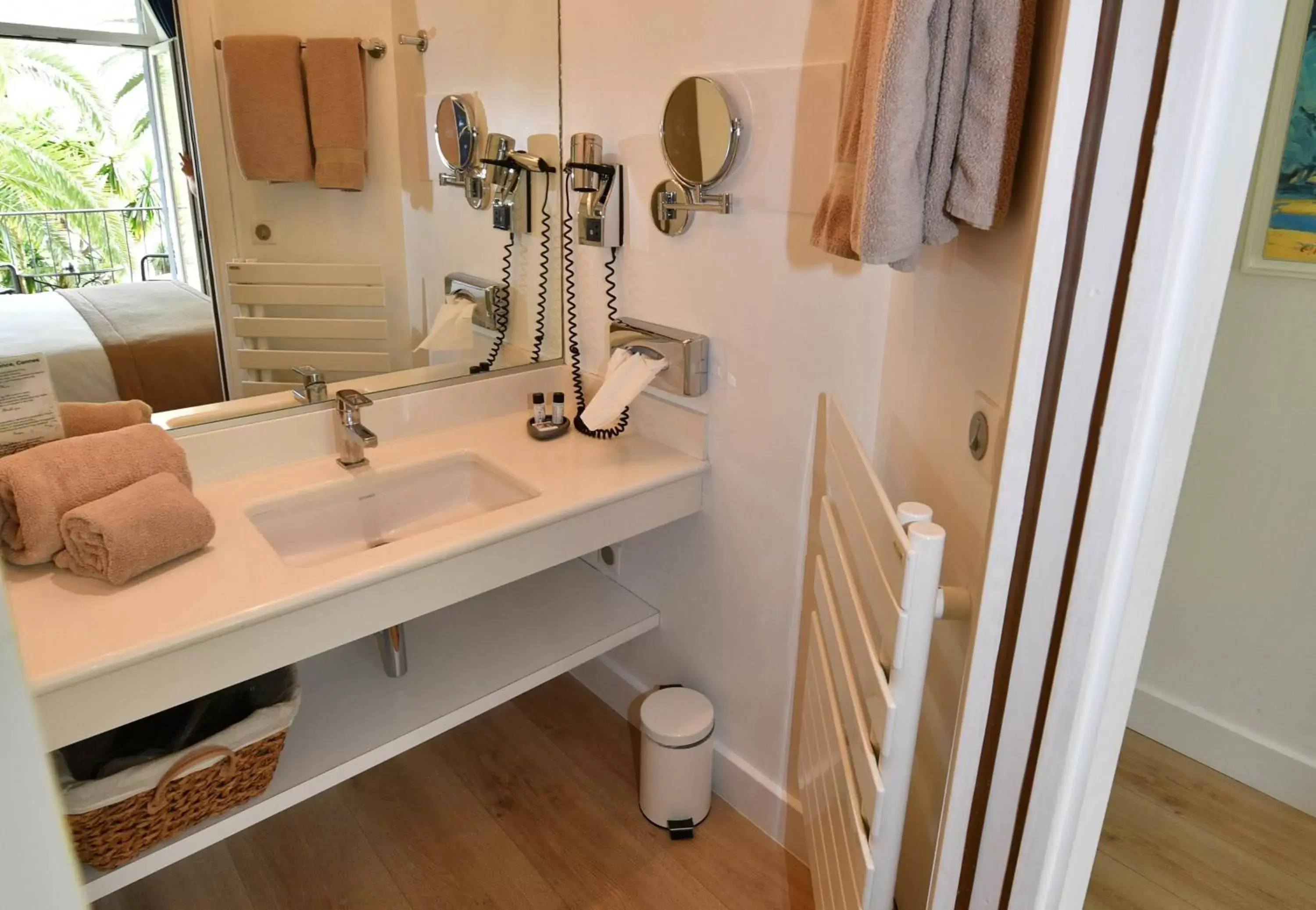 Bathroom in Hôtel de Provence