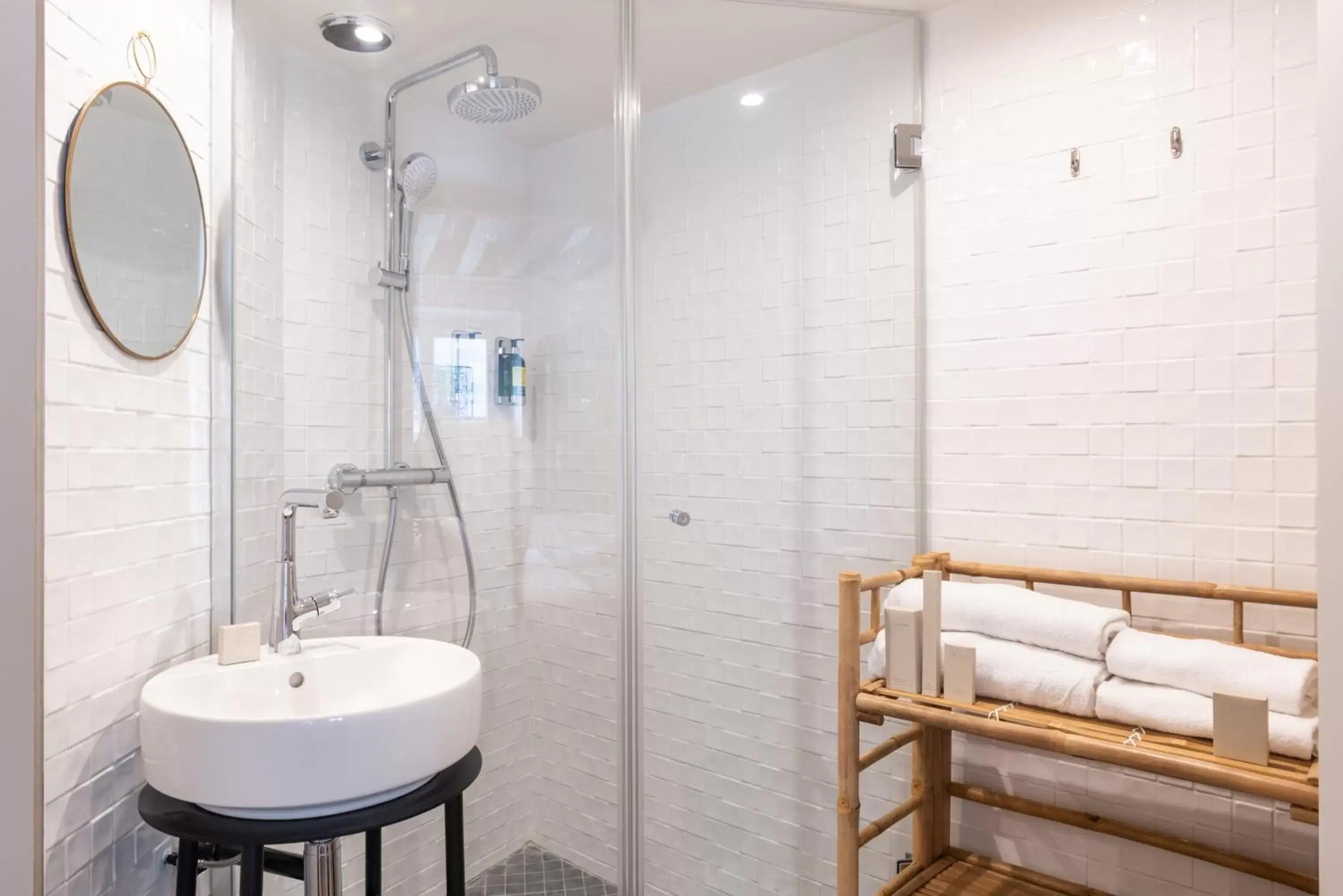 Shower, Bathroom in Hotel Touraine Opera