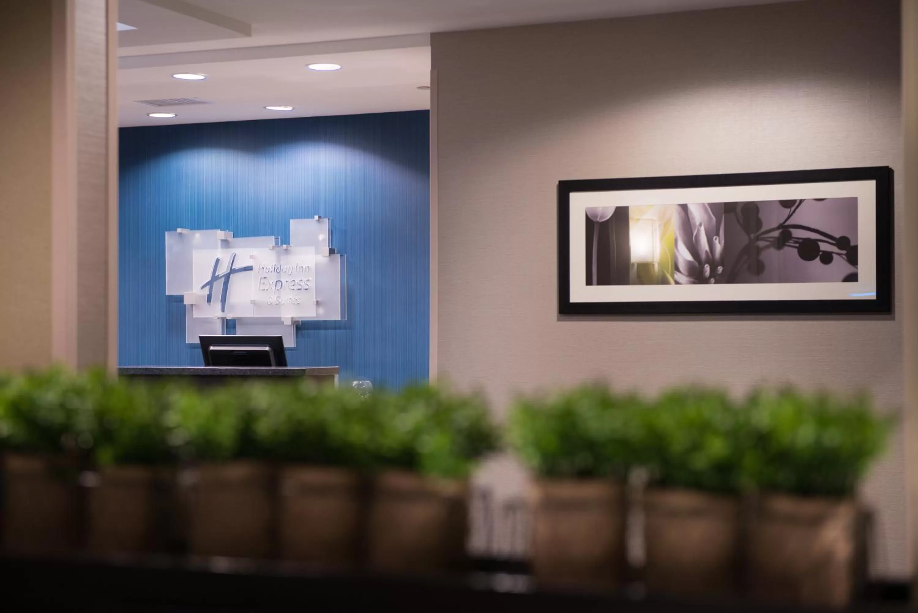 Property building in Holiday Inn Express & Suites Bakersfield Airport by IHG