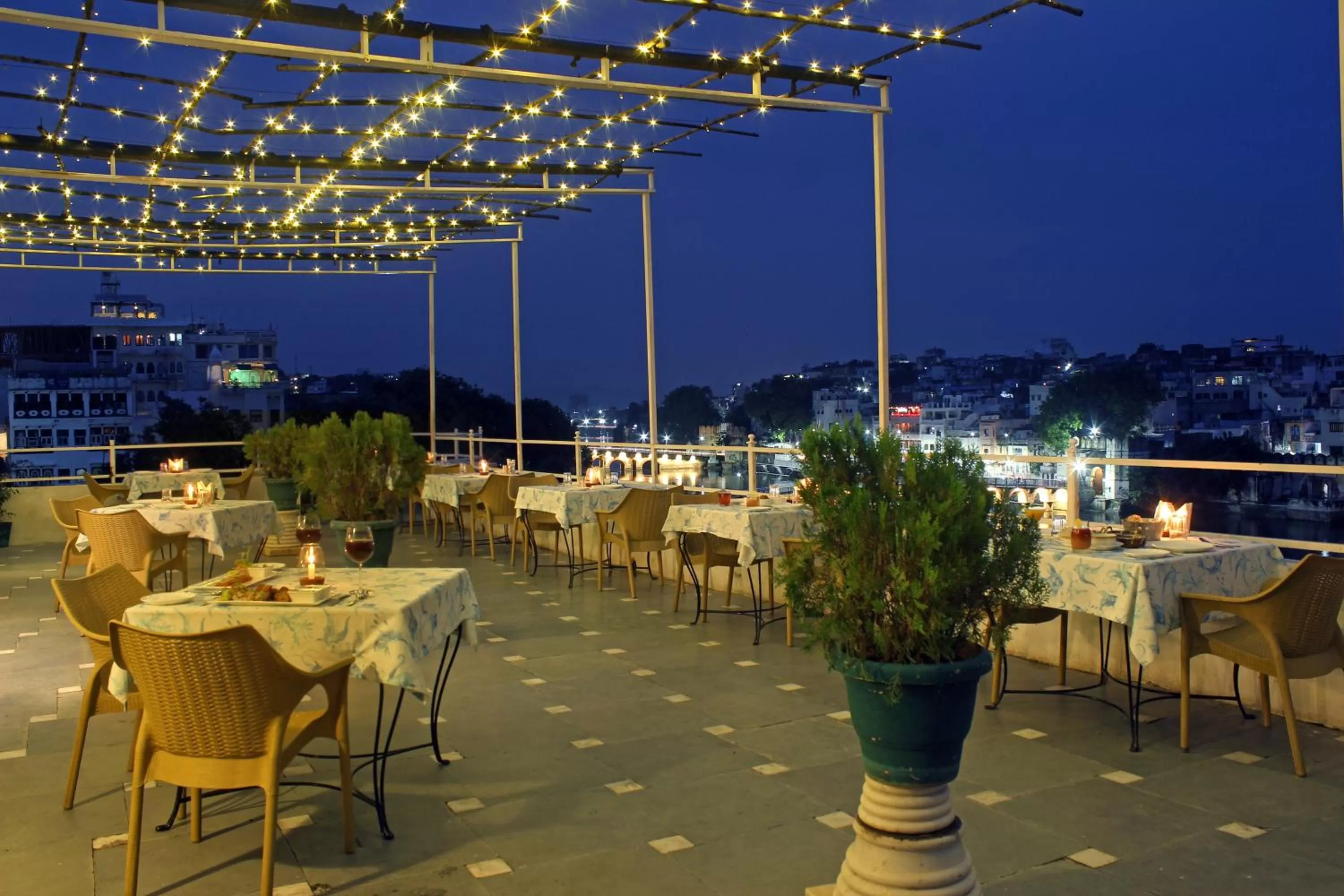 Restaurant/places to eat in Sarovar - Lake Facing Boutique Hotel On Lake Pichola
