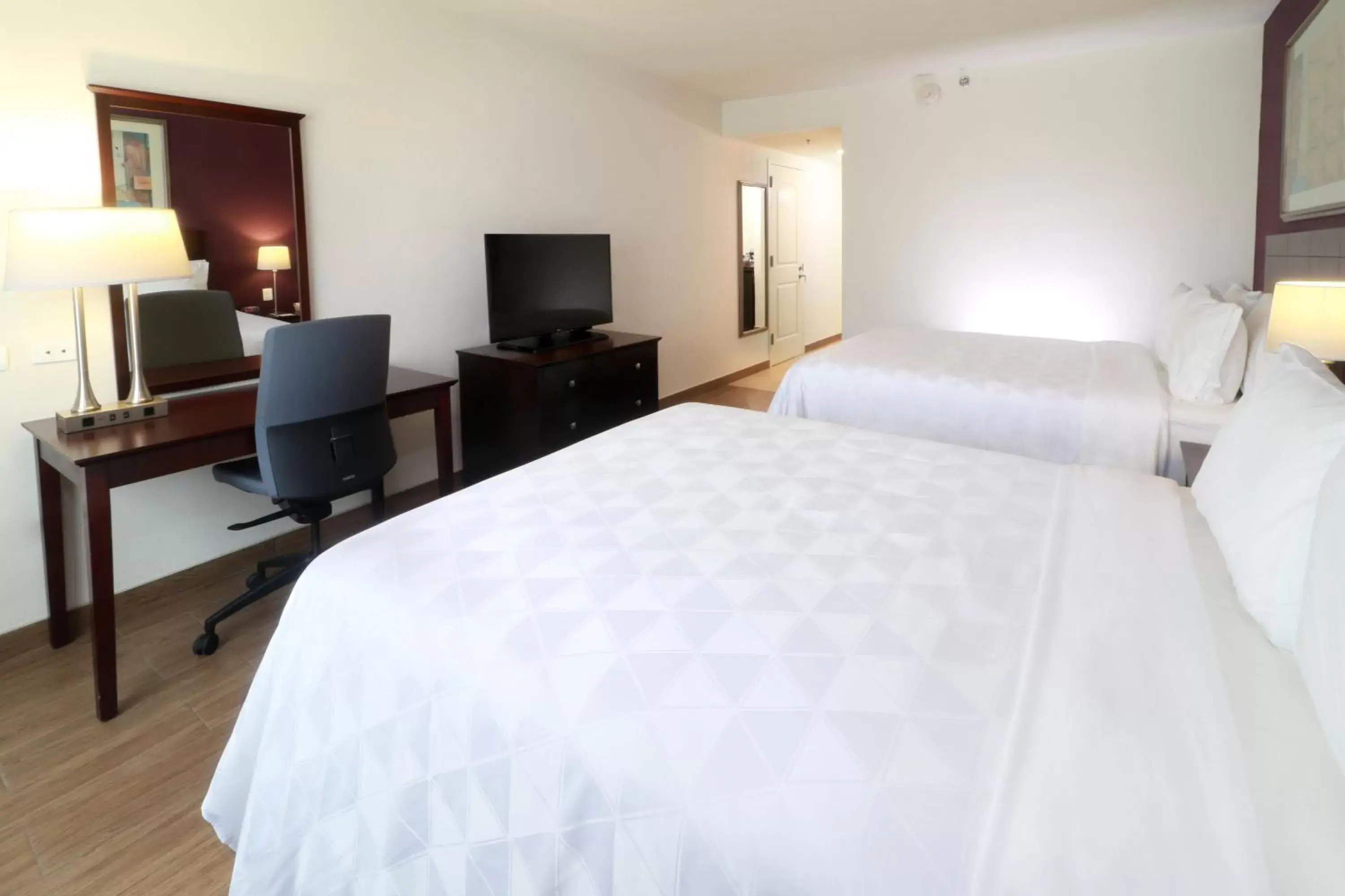 Photo of the whole room, Bed in Holiday Inn Reynosa Industrial Poniente, an IHG Hotel