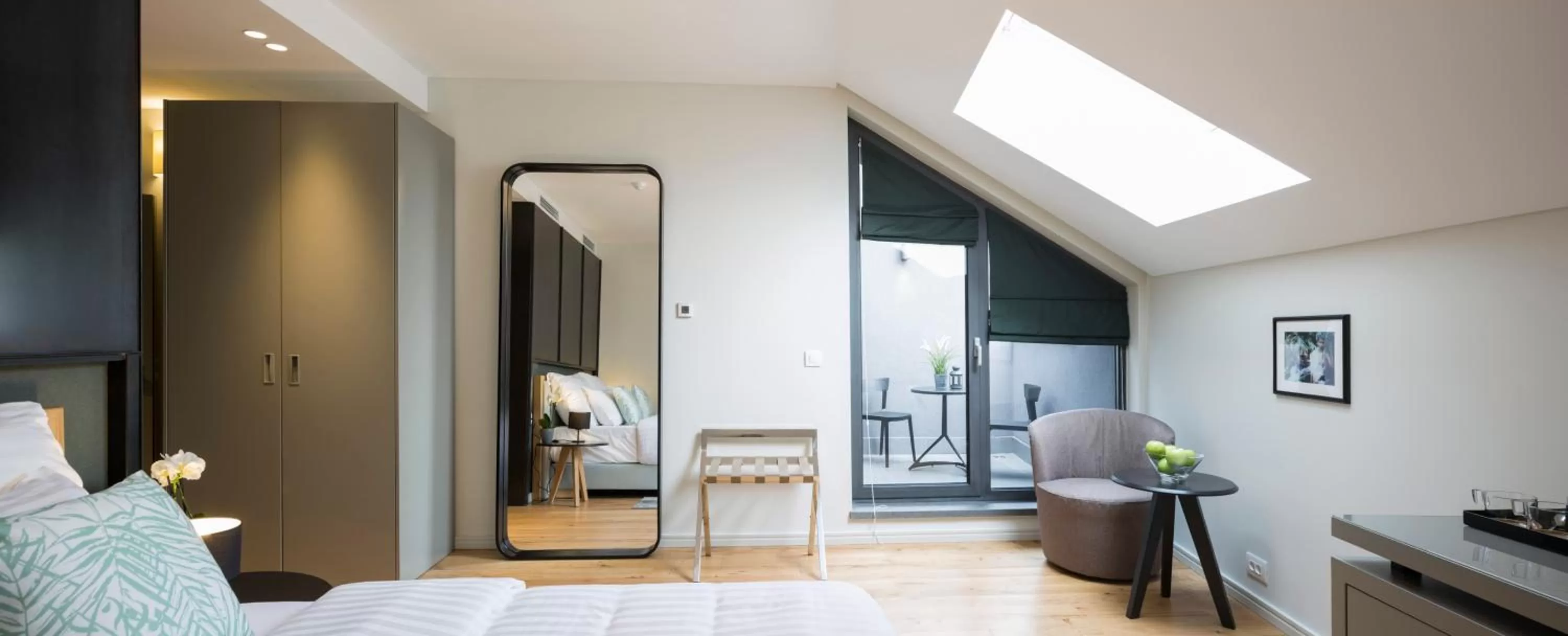 Balcony/Terrace, Bed in Livris Hotel