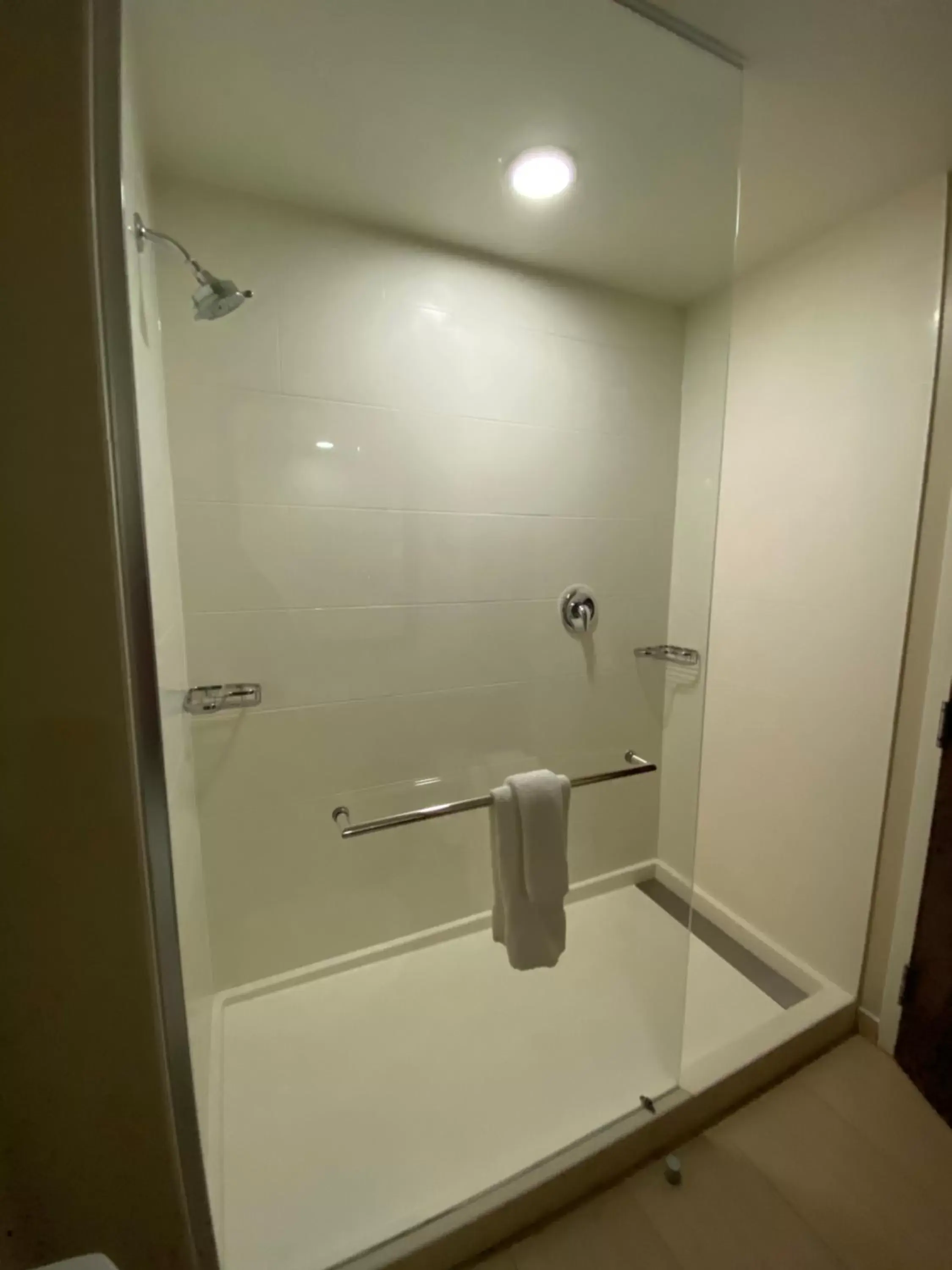 Bathroom in Comfort Suites Manheim - Lancaster